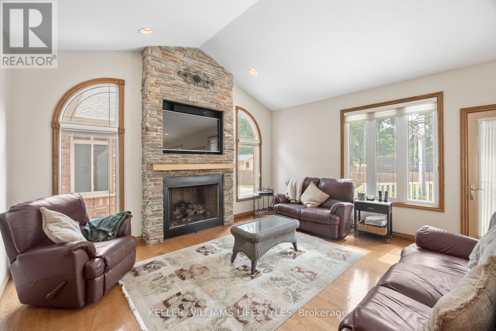 194 High Street, North Middlesex, Ontario  N0M 1A0 - Photo 15 - X13560460