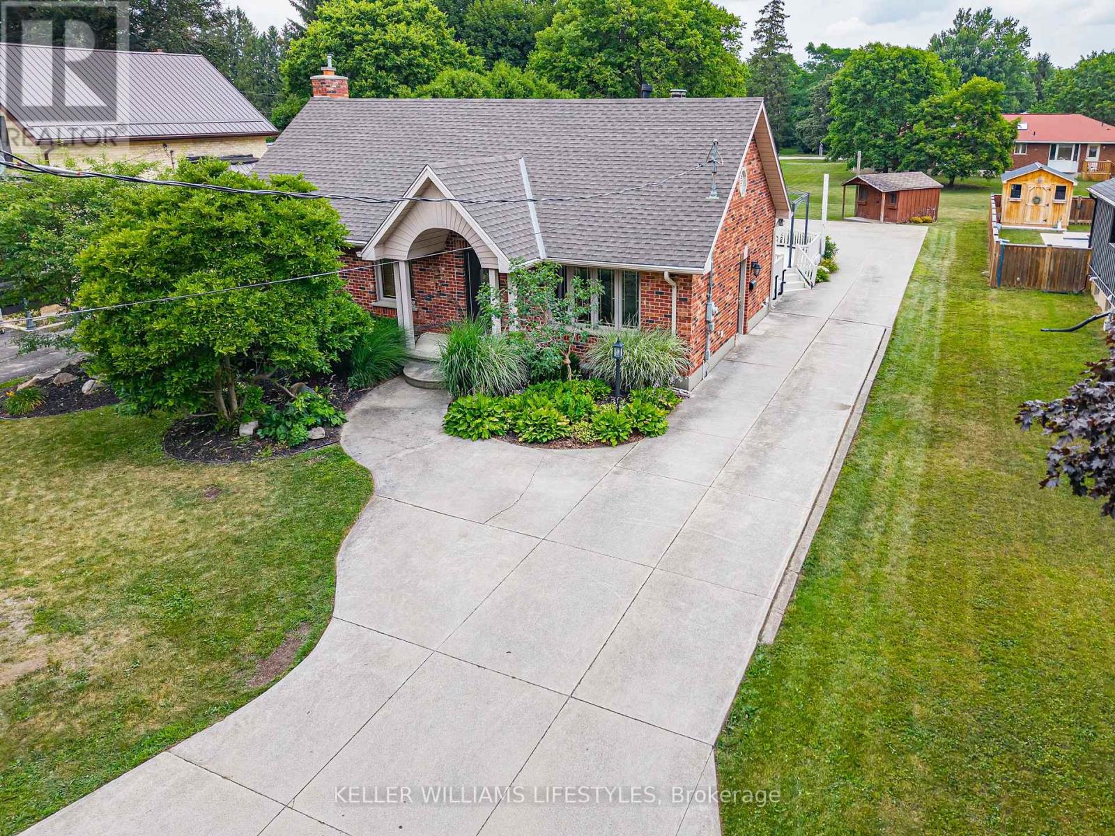 194 High Street, North Middlesex, Ontario  N0M 1A0 - Photo 2 - X13560460