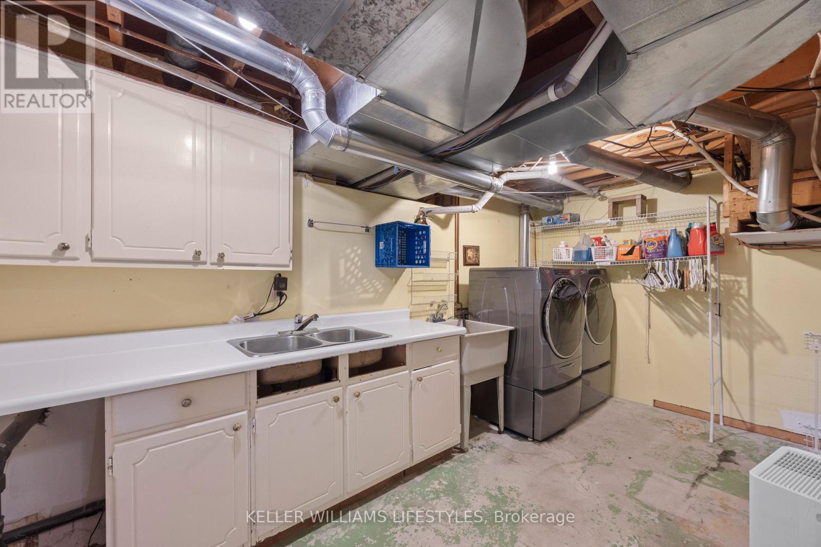194 High Street, North Middlesex, Ontario  N0M 1A0 - Photo 33 - X13560460