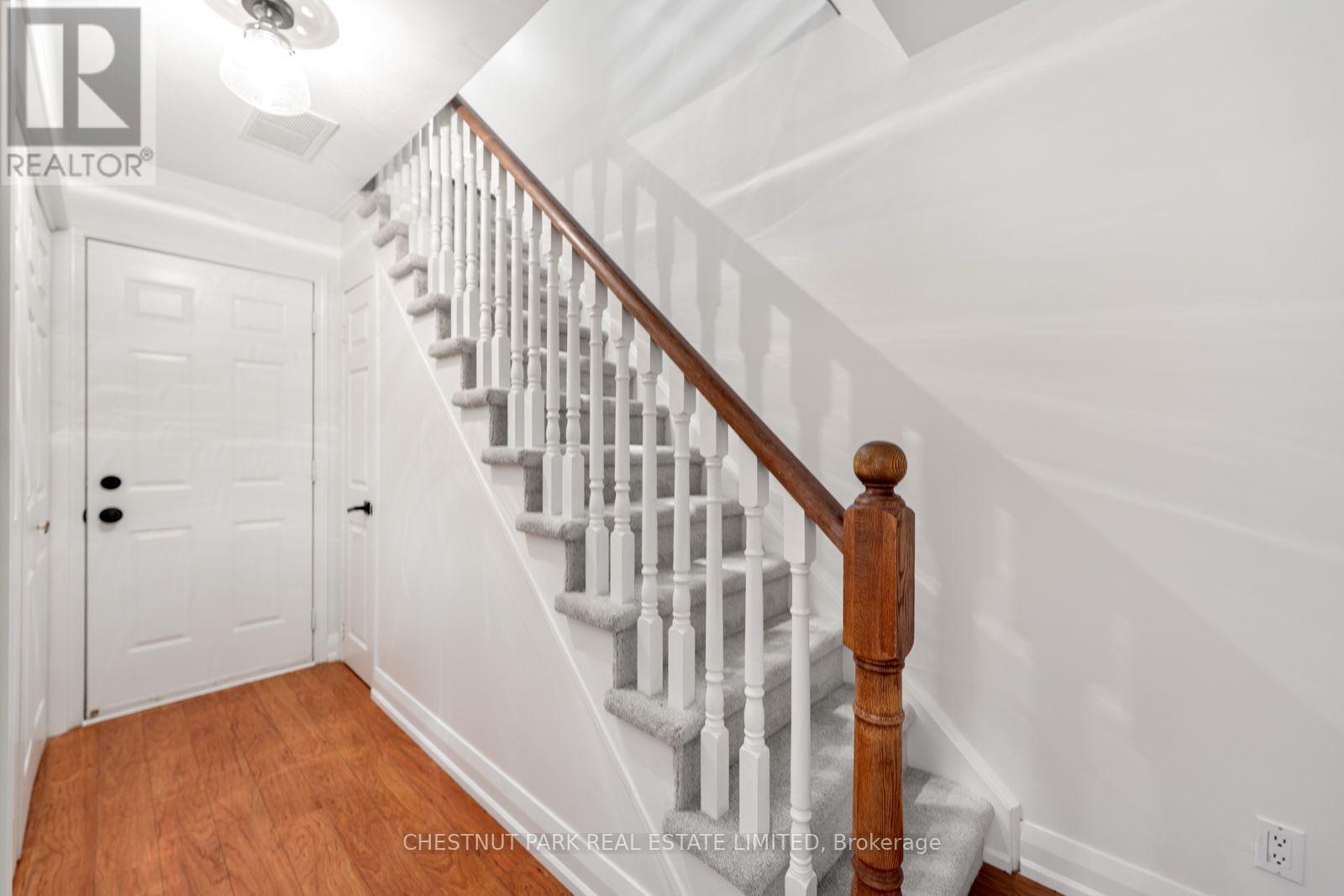 64 Curzon Street, Toronto, Ontario  M4M 3B4 - Photo 32 - E13560550
