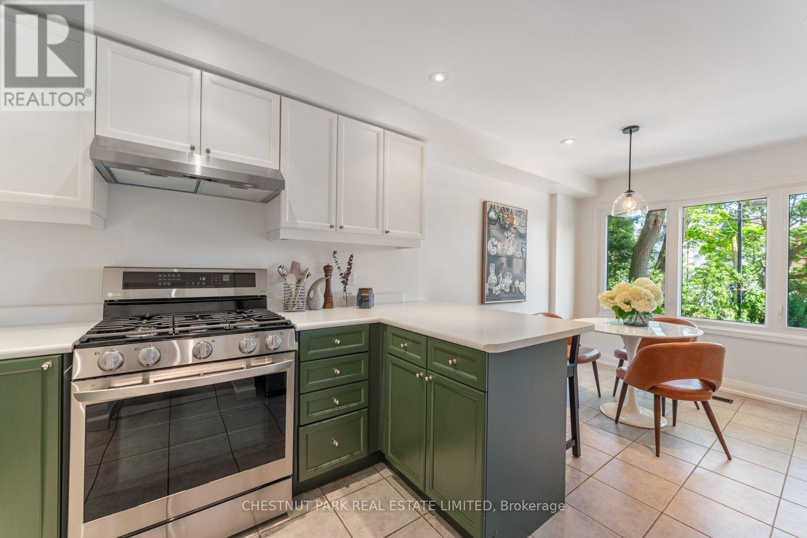 64 Curzon Street, Toronto, Ontario  M4M 3B4 - Photo 6 - E13560550