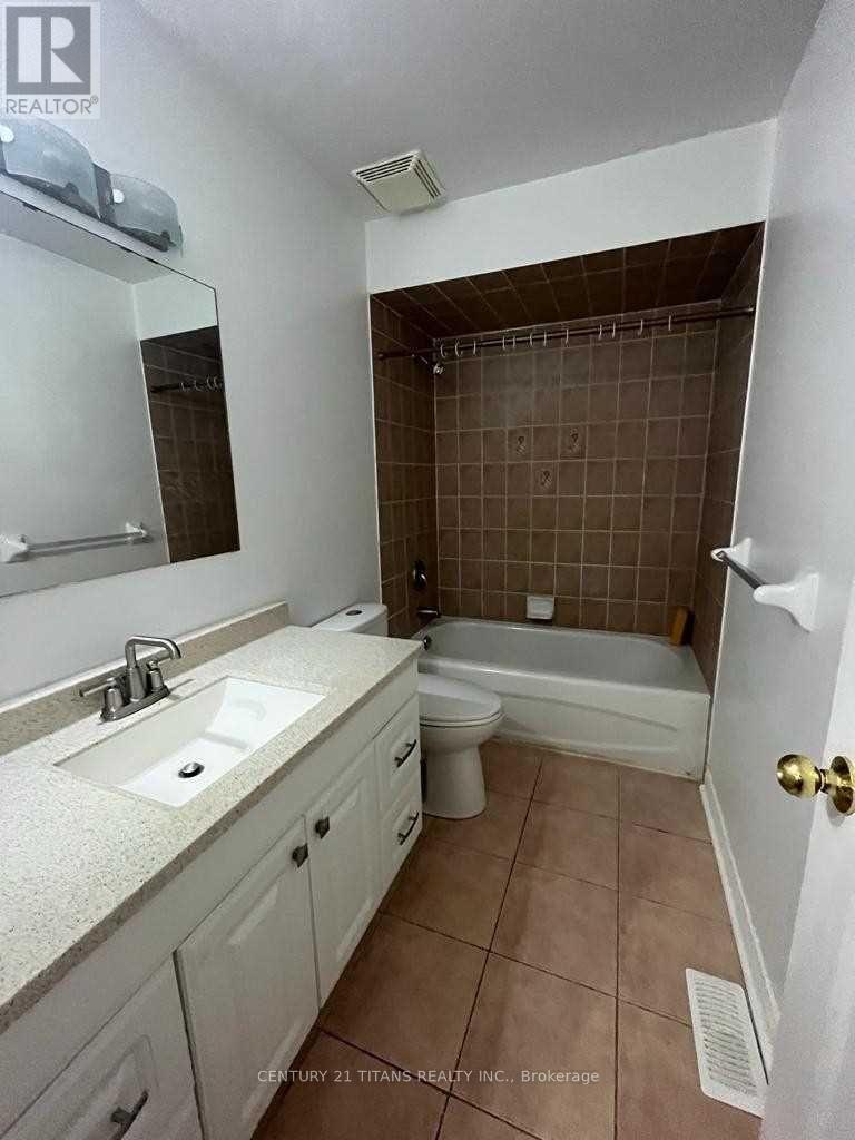 Main Floor - 32 Dooley Crescent, Ajax, Ontario L1T 4J4 - Photo 13 - E13560666