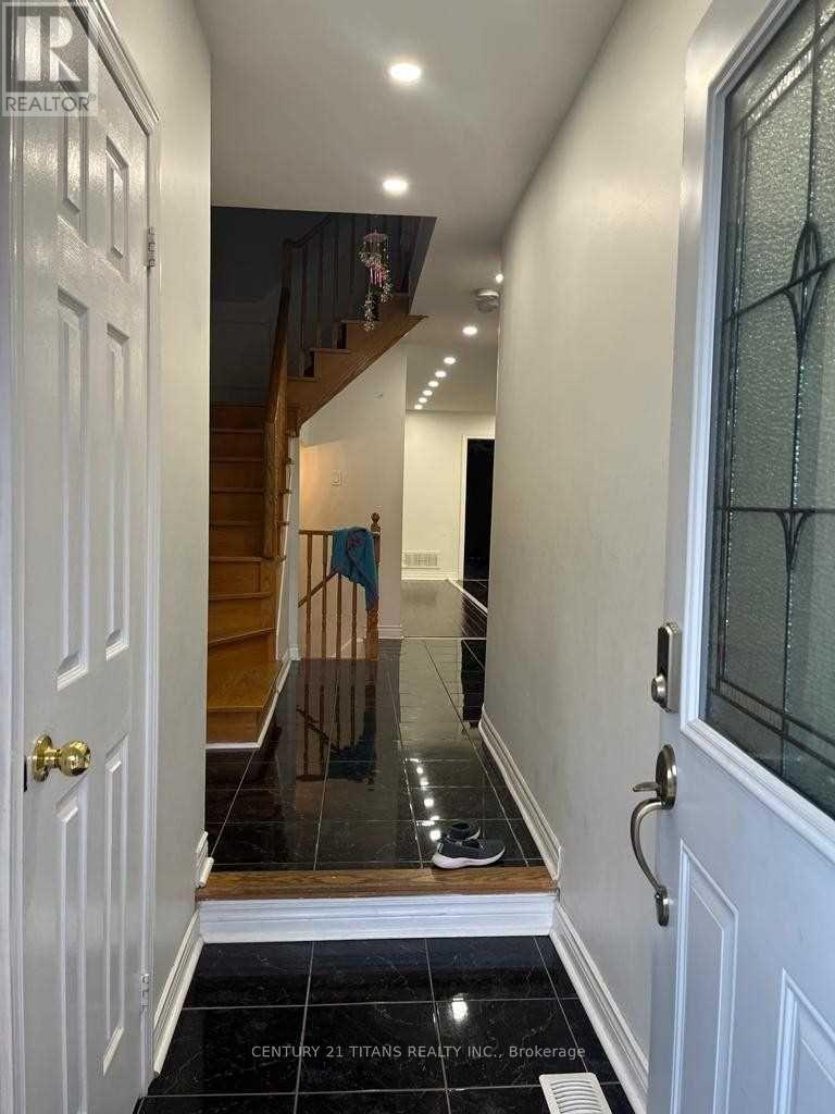 Main Floor - 32 Dooley Crescent, Ajax, Ontario L1T 4J4 - Photo 2 - E13560666