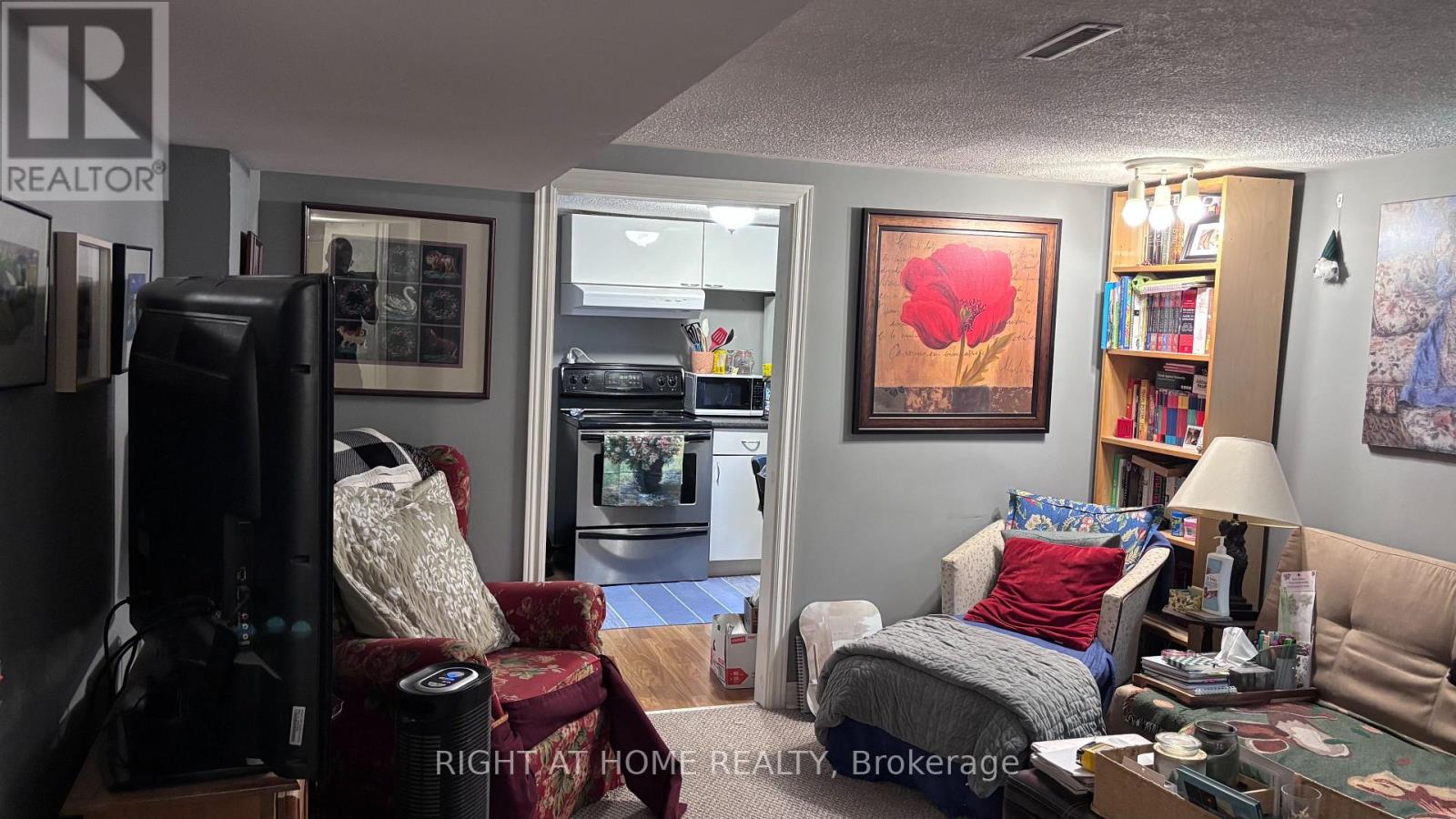 Lower - 292 Farewell Street, Oshawa, Ontario L1H 6L9 - Photo 10 - E13560670