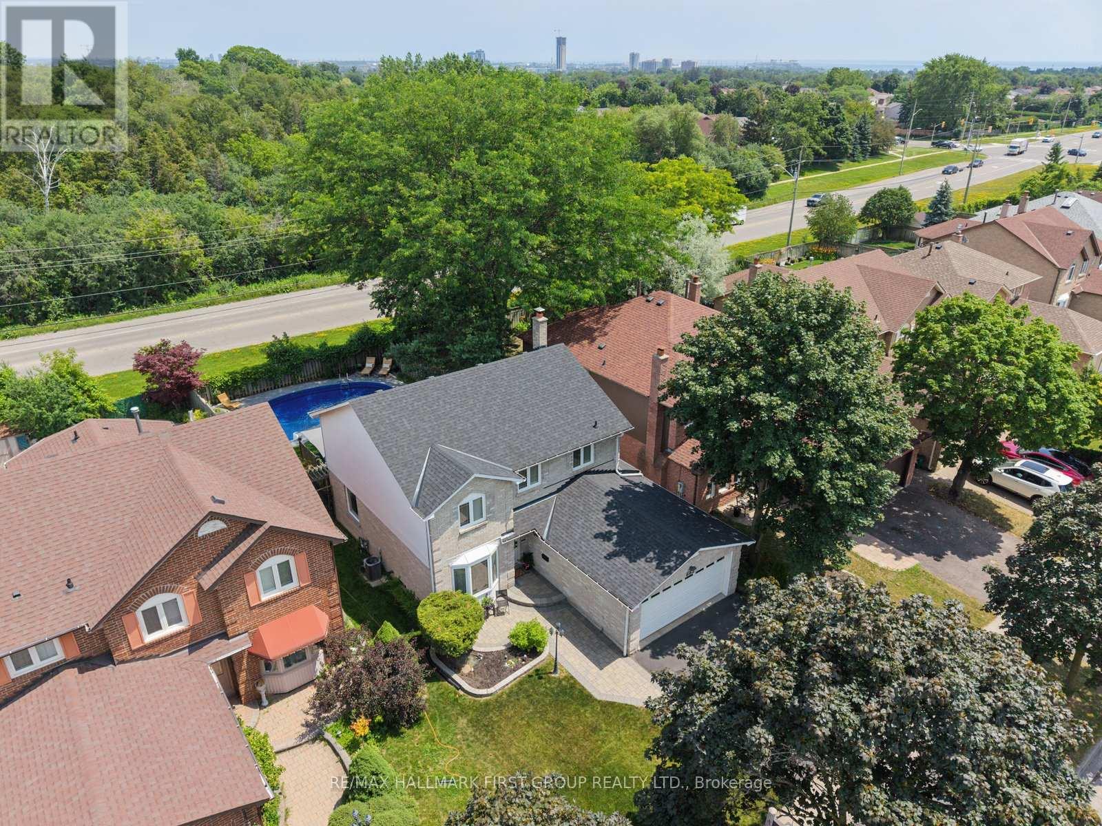 662 Cognac Crescent, Pickering, Ontario  L1X 1L7 - Photo 3 - E13560682
