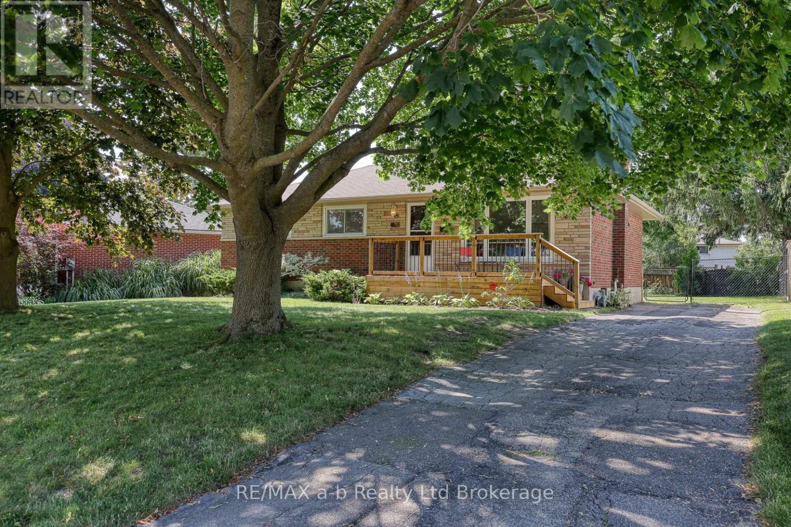 18 Chisholm Drive, Ingersoll, Ontario  N5C 2C4 - Photo 2 - X13560634