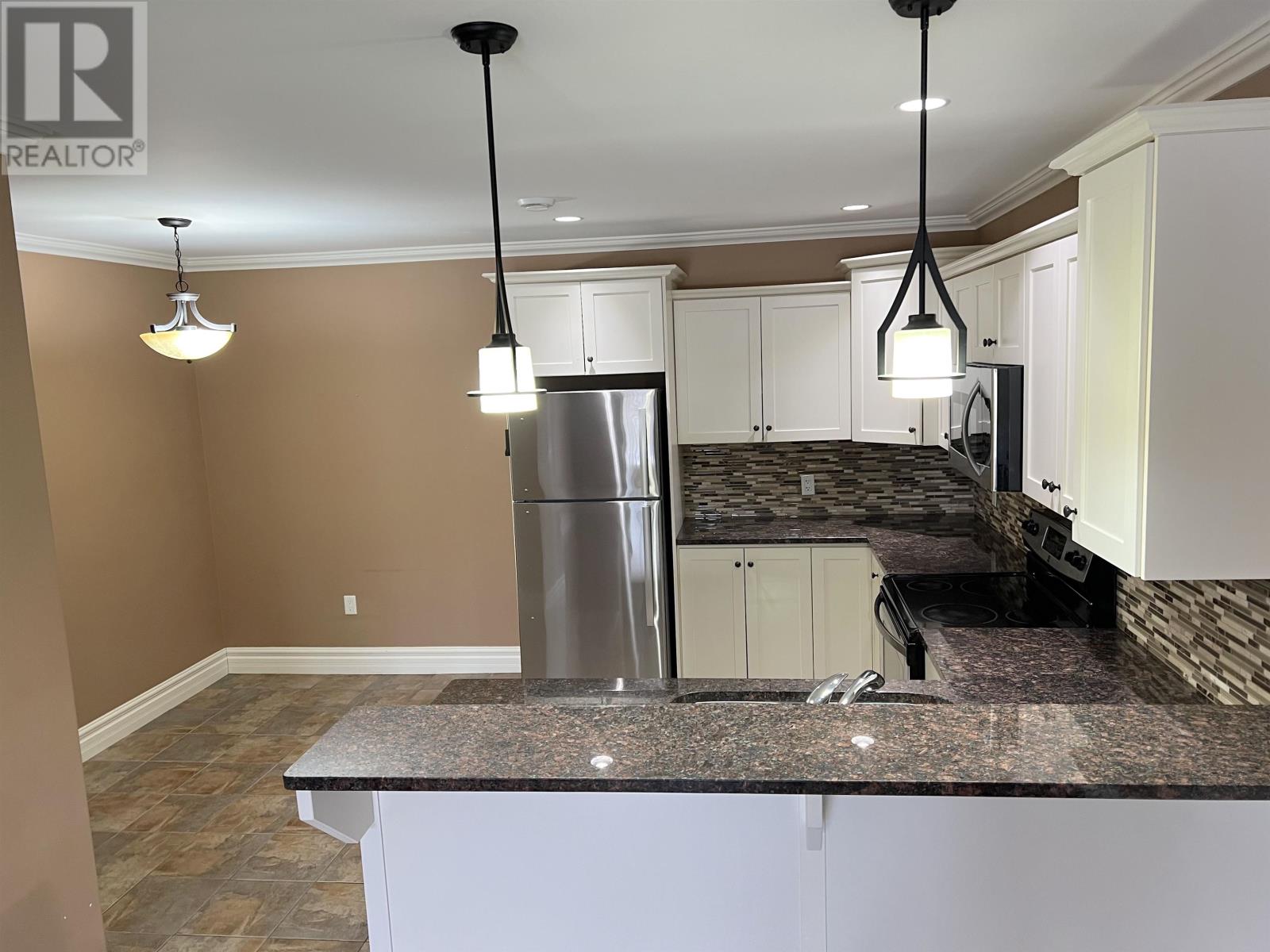 207 55 Glen Stewart Drive, Stratford, Prince Edward Island  C1B 2A8 - Photo 2 - 202521658