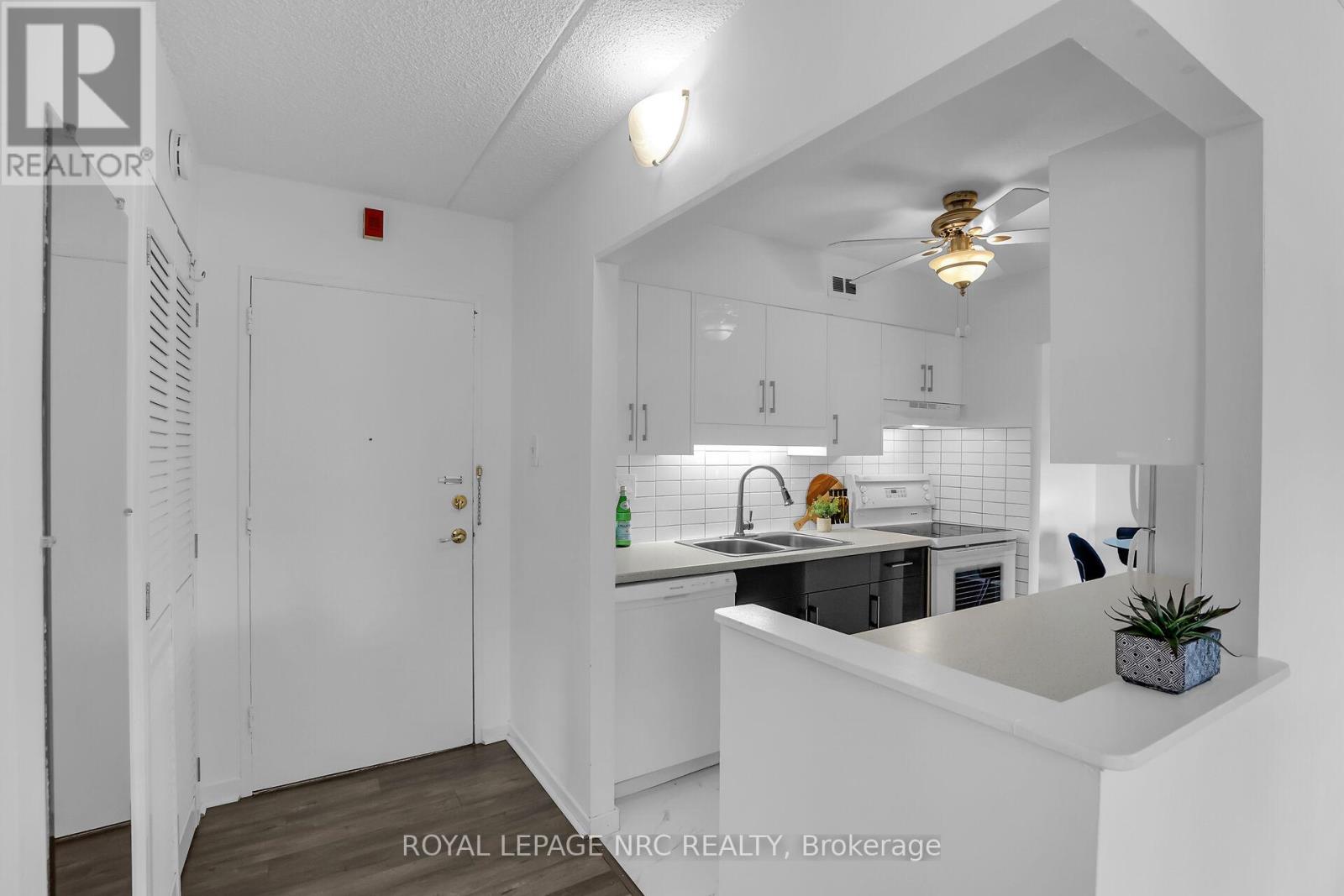 208 - 196 Scott Street, St. Catharines, Ontario  L2N 5T2 - Photo 4 - X13560368