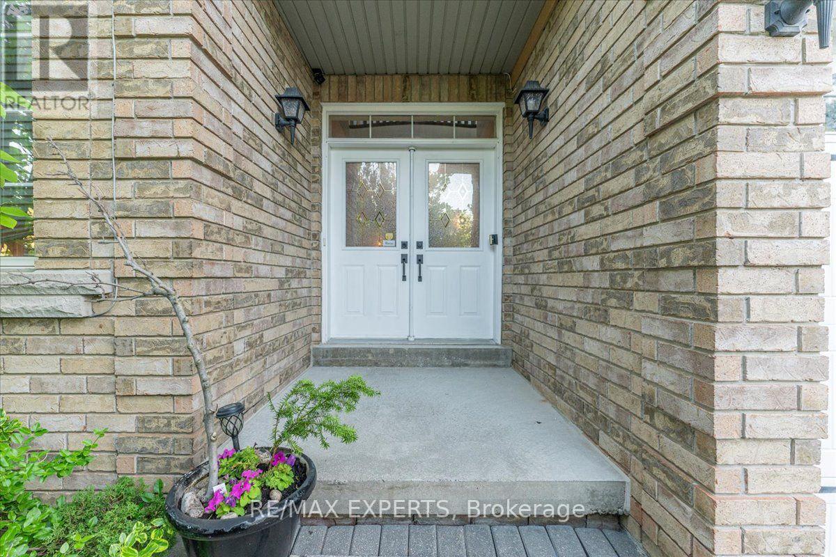 110 Velmar Drive, Vaughan, Ontario L4L 8W4 - Photo 3 - N13560554