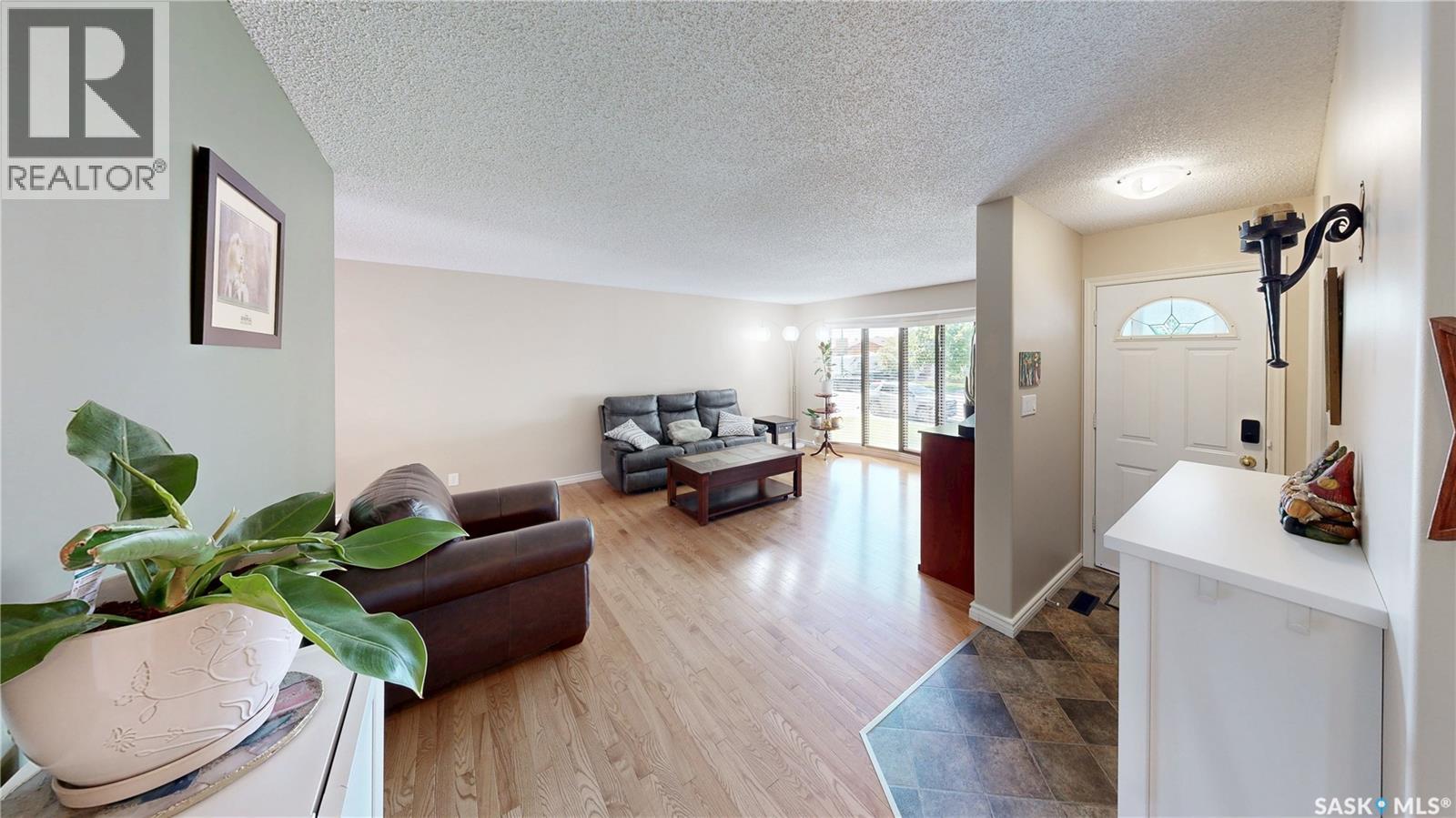 70 Hawkes Avenue, Regina, Saskatchewan  S4X 1B4 - Photo 2 - SK042483