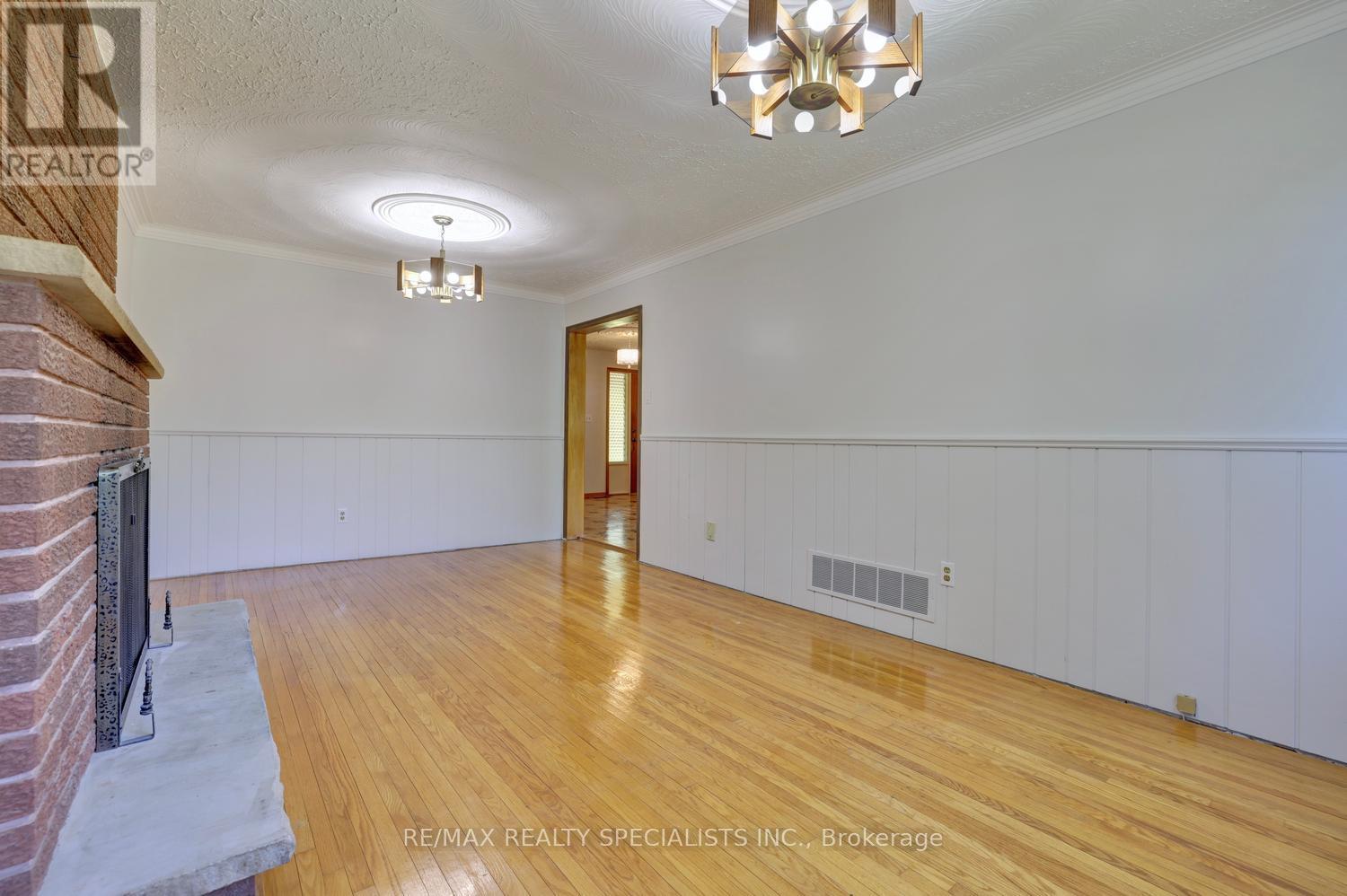 1626 Sherwood Forrest Circle, Mississauga, Ontario  L5K 2G7 - Photo 15 - W13560438