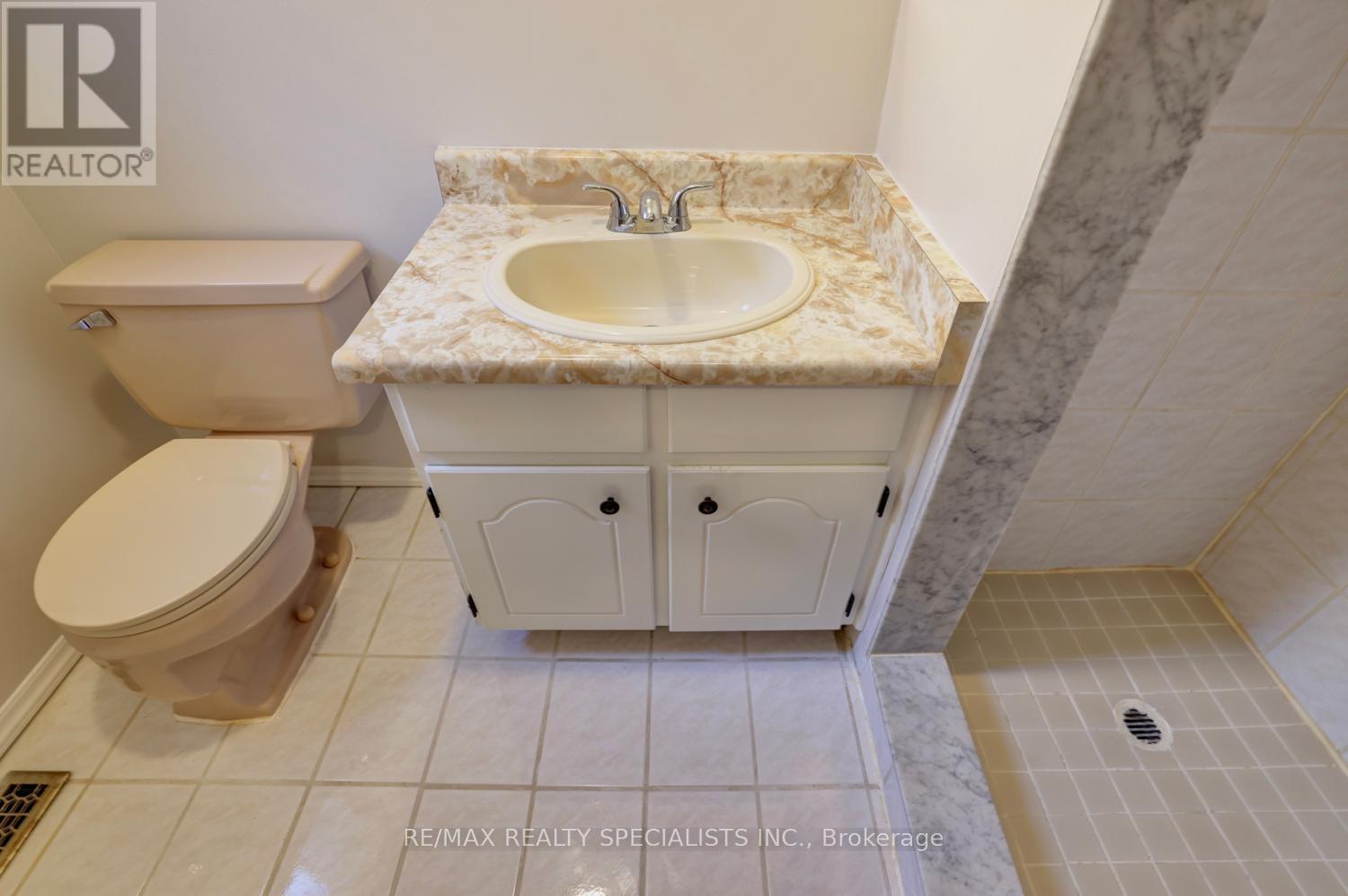 1626 Sherwood Forrest Circle, Mississauga, Ontario  L5K 2G7 - Photo 17 - W13560438