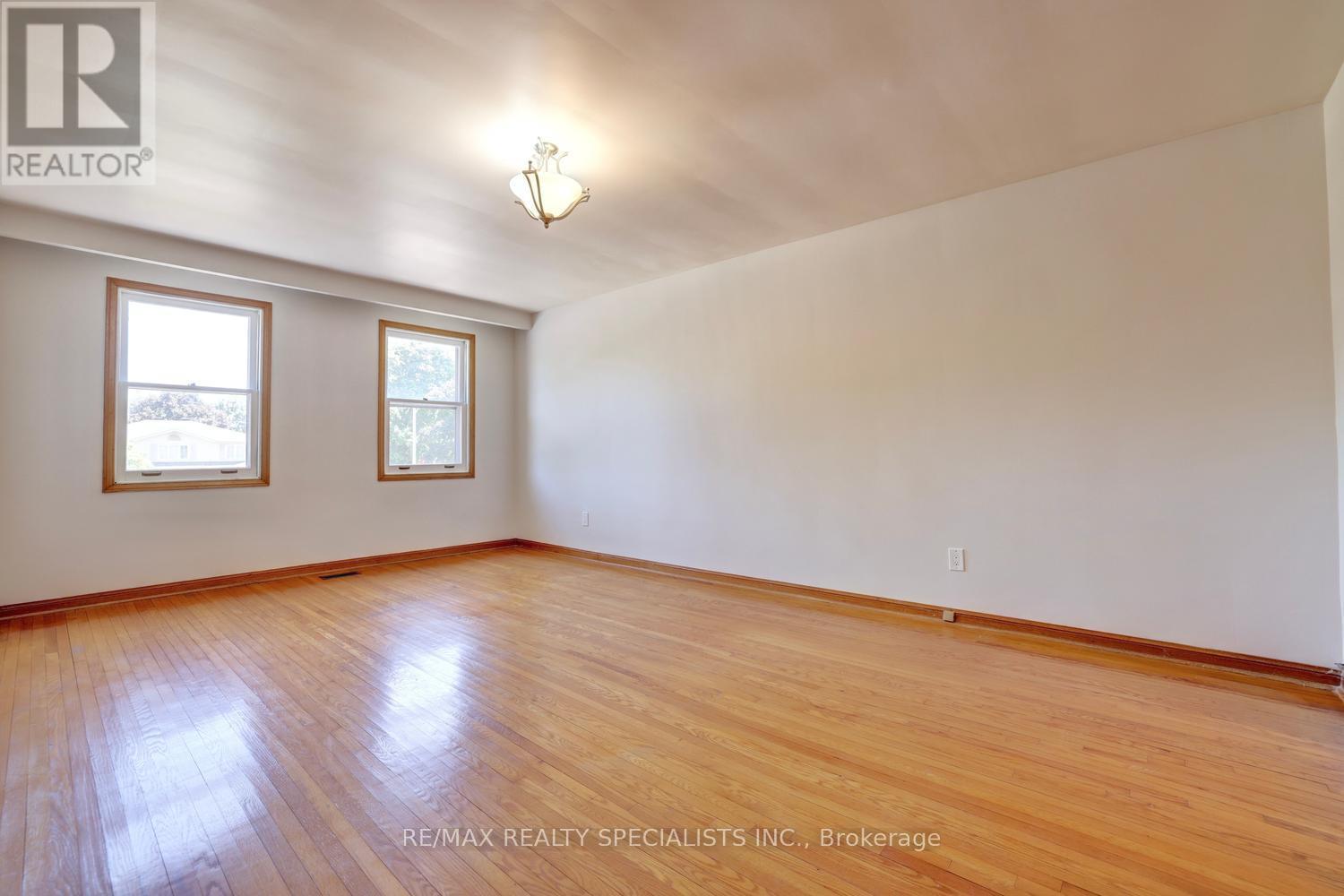 1626 Sherwood Forrest Circle, Mississauga, Ontario  L5K 2G7 - Photo 19 - W13560438