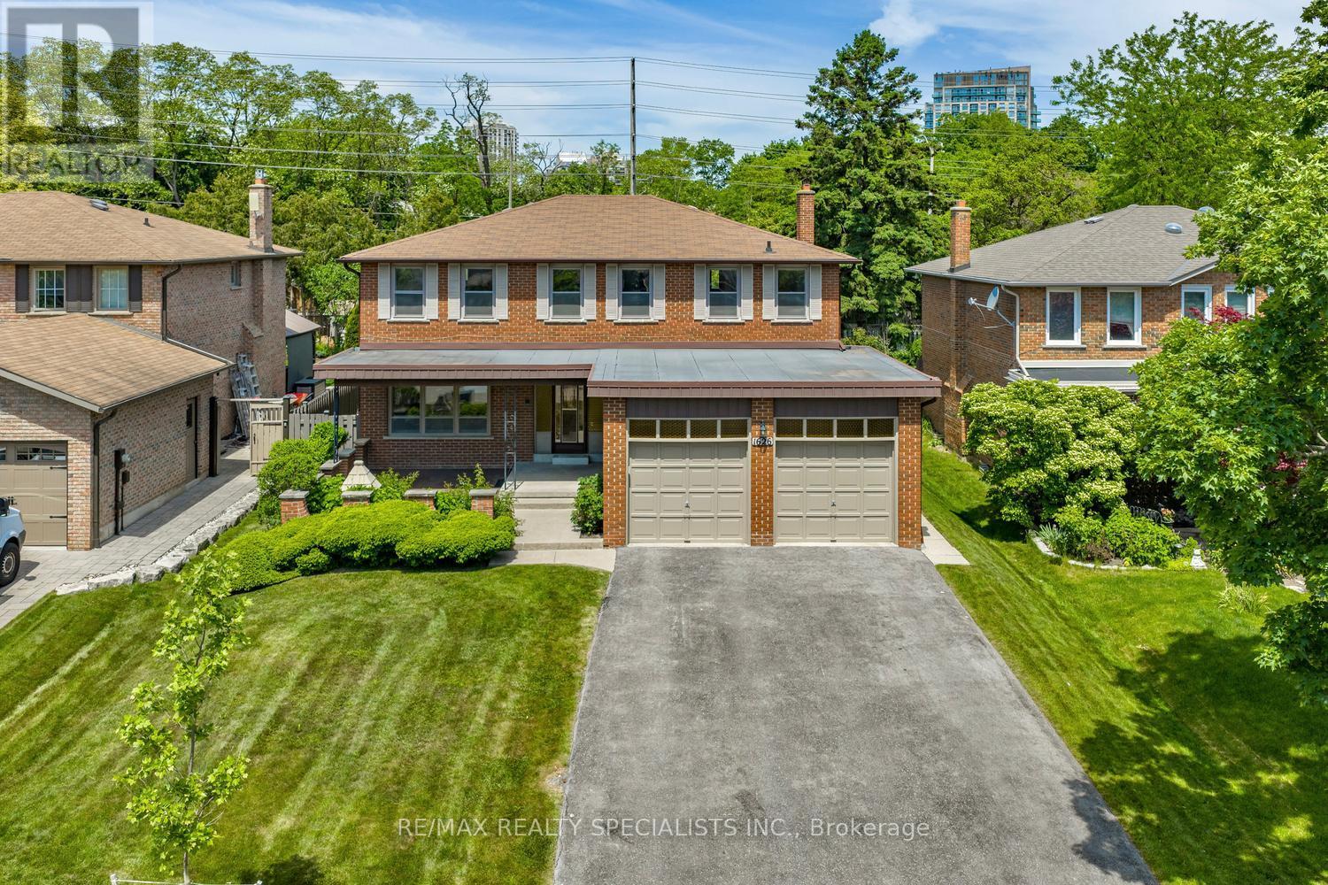 1626 Sherwood Forrest Circle, Mississauga, Ontario  L5K 2G7 - Photo 2 - W13560438