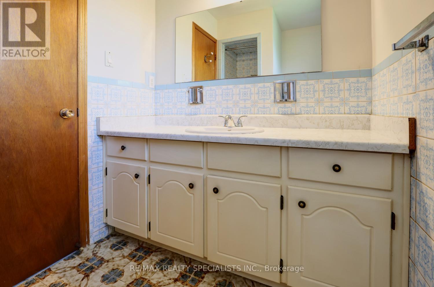 1626 Sherwood Forrest Circle, Mississauga, Ontario  L5K 2G7 - Photo 23 - W13560438