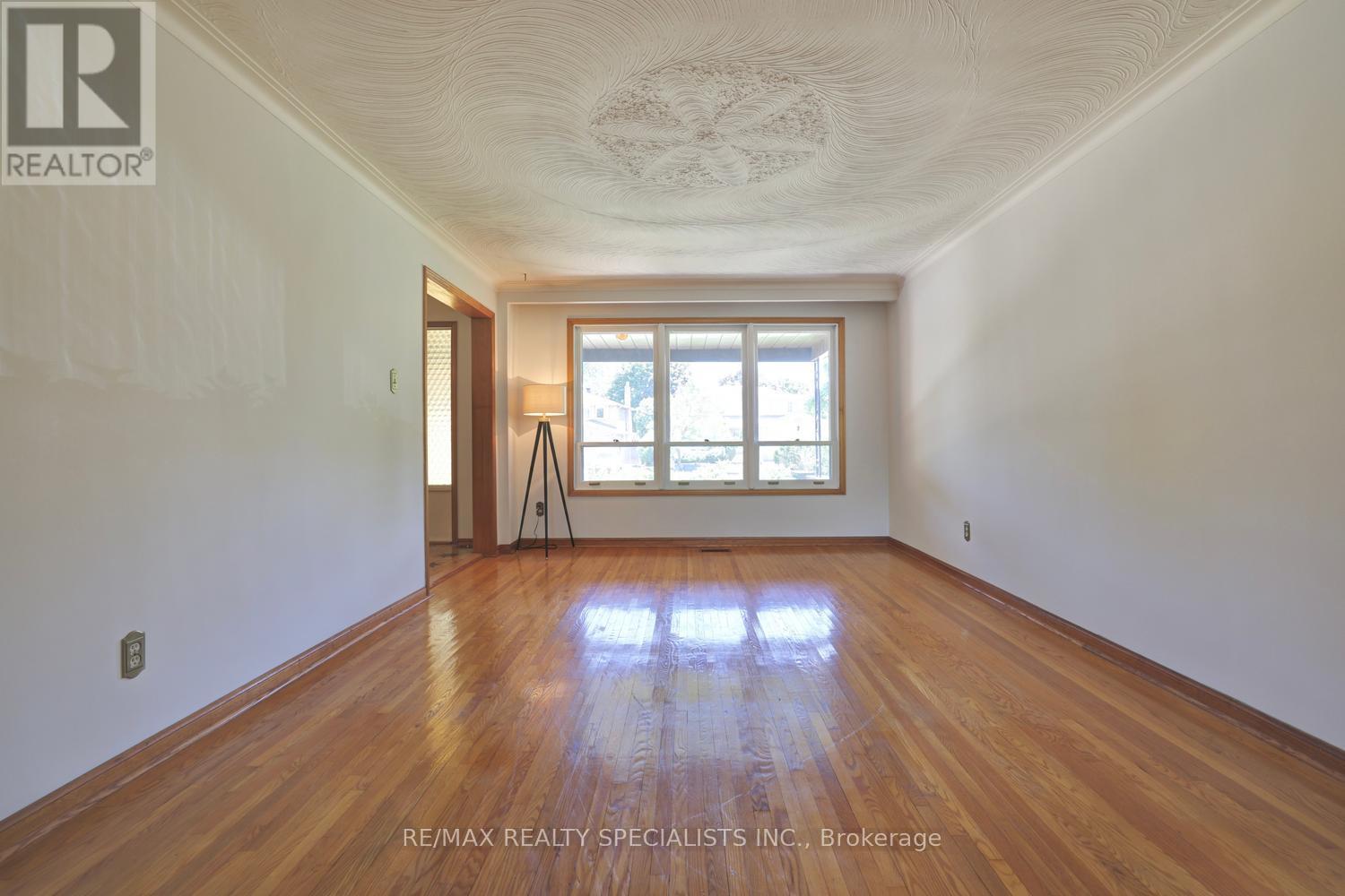1626 Sherwood Forrest Circle, Mississauga, Ontario  L5K 2G7 - Photo 6 - W13560438
