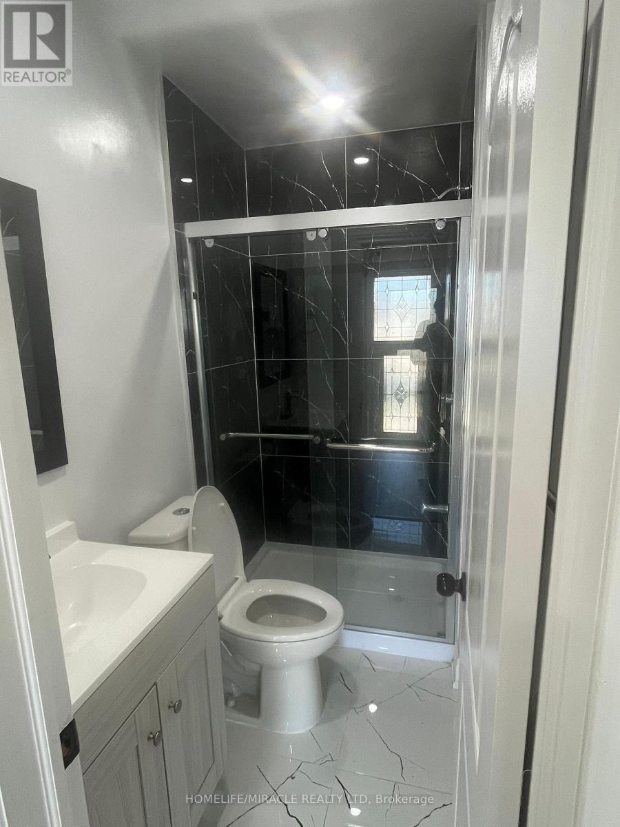 Upper - 75 Mcmurchy Avenue S, Brampton, Ontario  L6Y 1Y7 - Photo 10 - W13560506