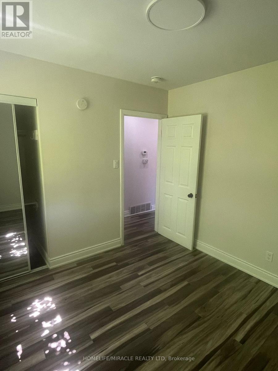 Upper - 75 Mcmurchy Avenue S, Brampton, Ontario  L6Y 1Y7 - Photo 5 - W13560506