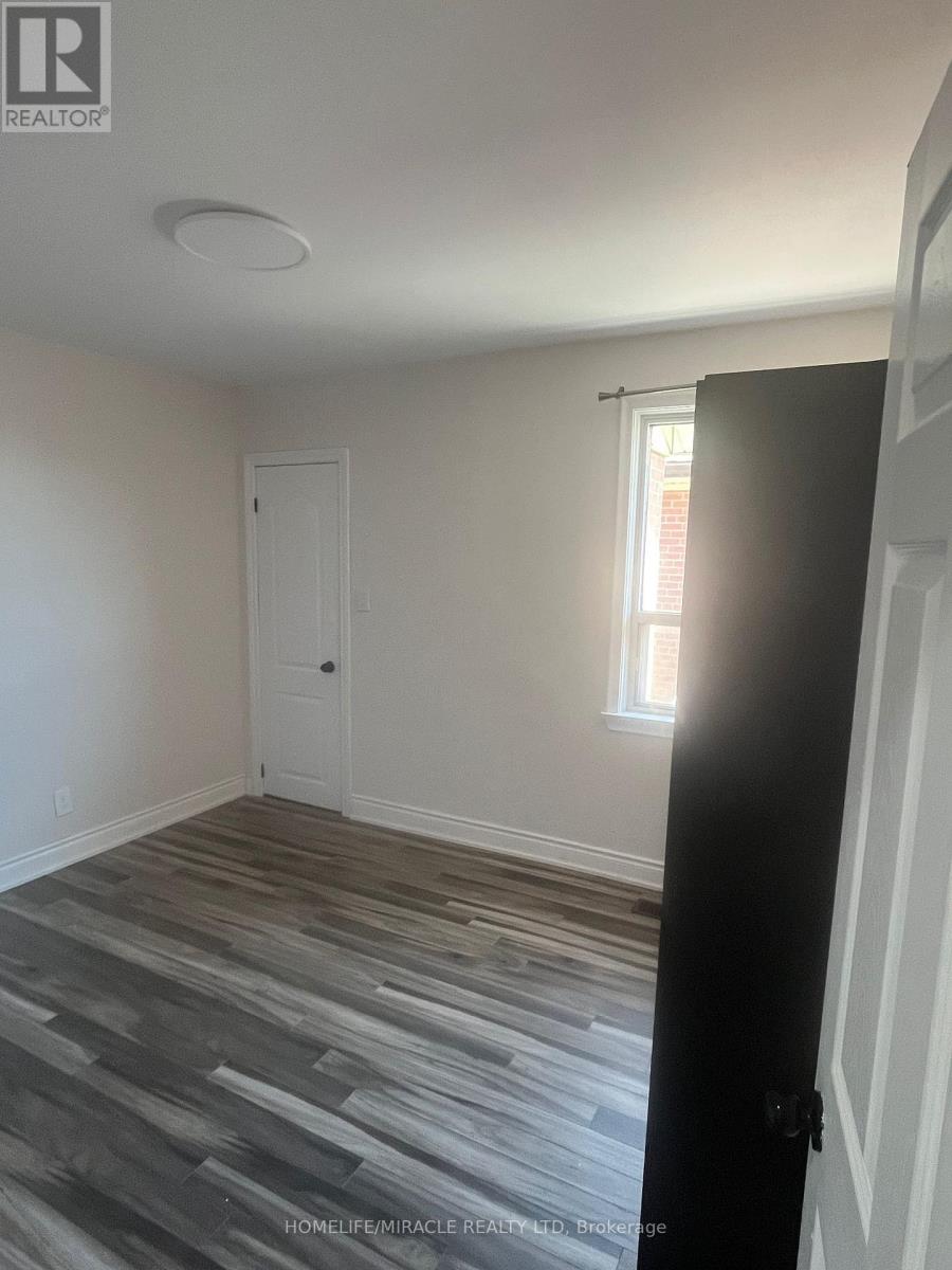 Upper - 75 Mcmurchy Avenue S, Brampton, Ontario  L6Y 1Y7 - Photo 6 - W13560506