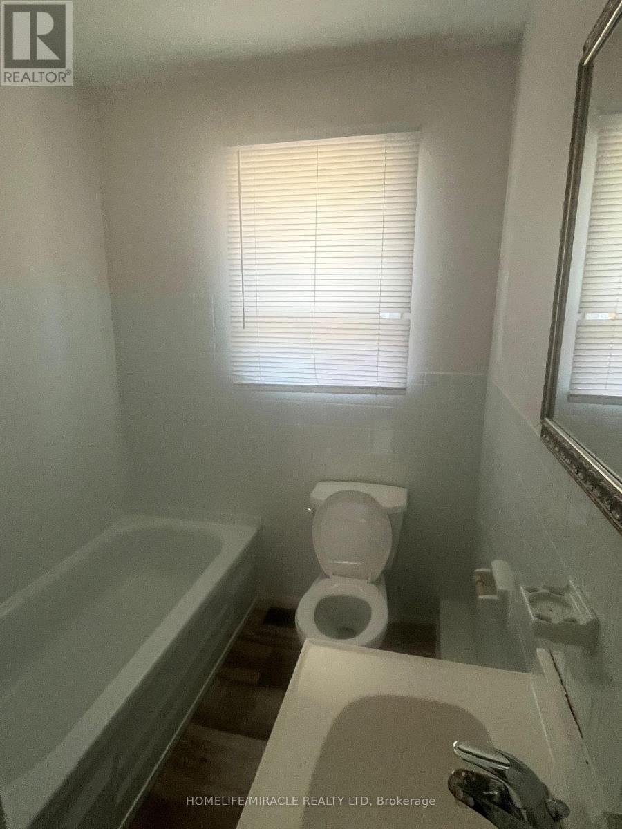 Upper - 75 Mcmurchy Avenue S, Brampton, Ontario  L6Y 1Y7 - Photo 7 - W13560506