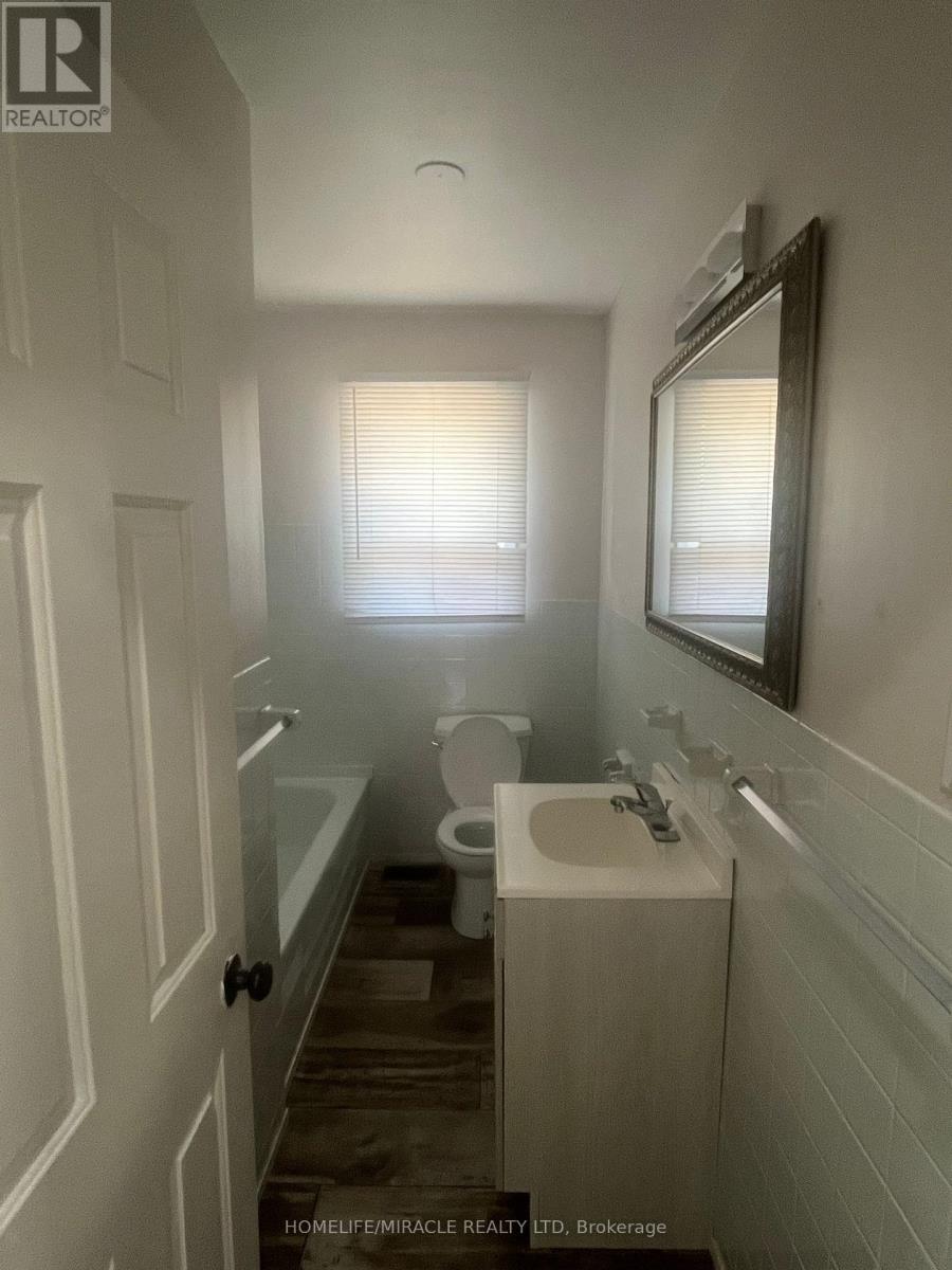 Upper - 75 Mcmurchy Avenue S, Brampton, Ontario  L6Y 1Y7 - Photo 8 - W13560506