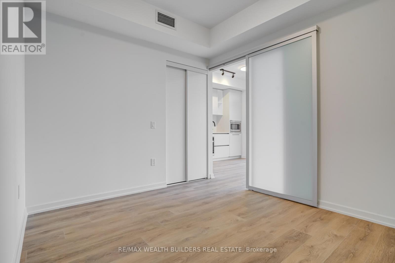 2407 - 1285 Dupont Street, Toronto, Ontario  M6H 0E3 - Photo 13 - W13560512