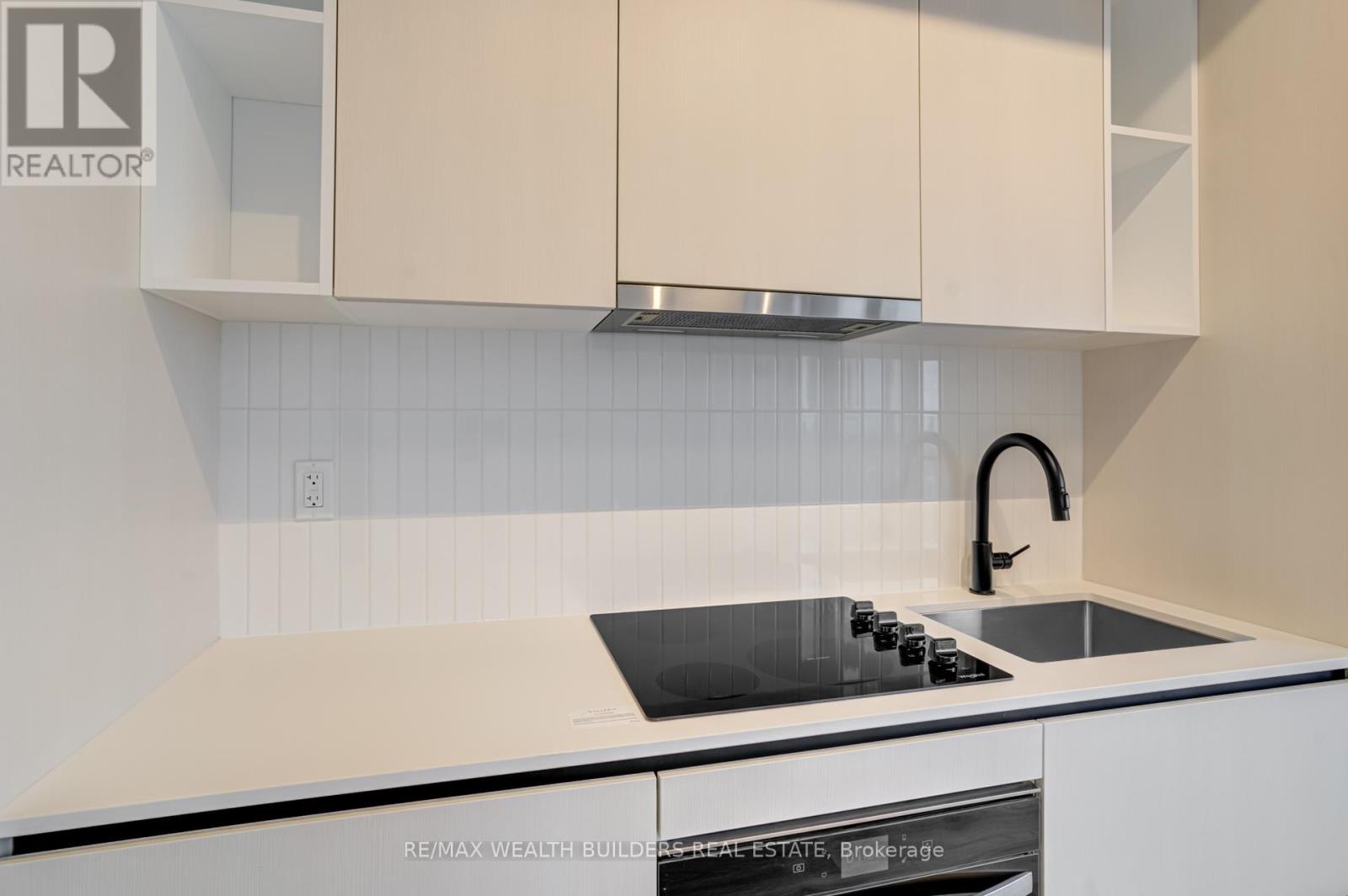 2407 - 1285 Dupont Street, Toronto, Ontario  M6H 0E3 - Photo 3 - W13560512