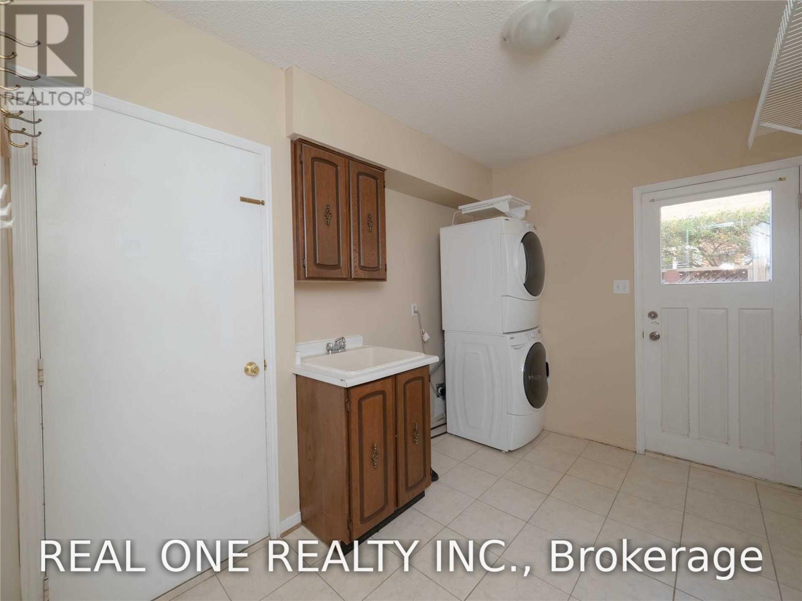 1520 Greenridge Circle, Oakville, Ontario L6M 2J4 - Photo 11 - W13560620