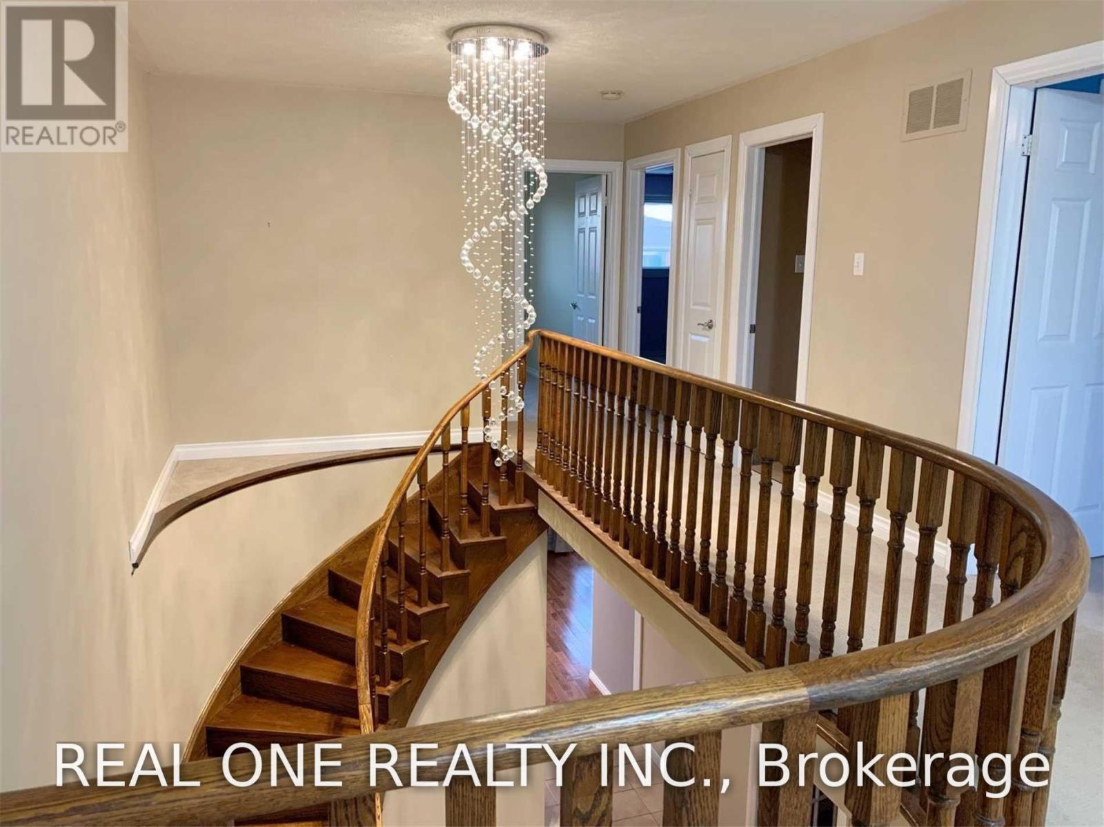 1520 Greenridge Circle, Oakville, Ontario L6M 2J4 - Photo 2 - W13560620
