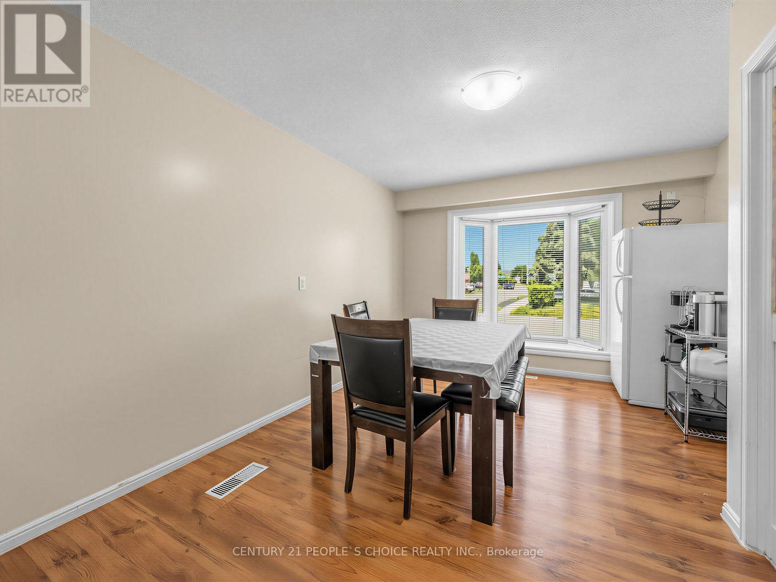 128 Primrose Crescent, Brampton, Ontario L6Z 1E3 - Photo 6 - W13560672