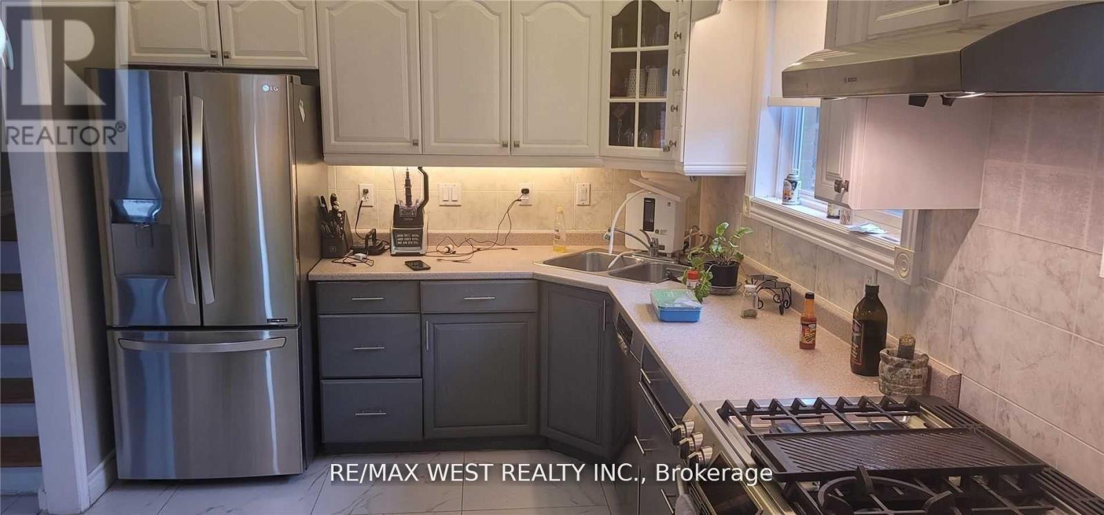 Upper - 51 Monterrey Drive, Toronto, Ontario  M9V 1S9 - Photo 10 - W13560684