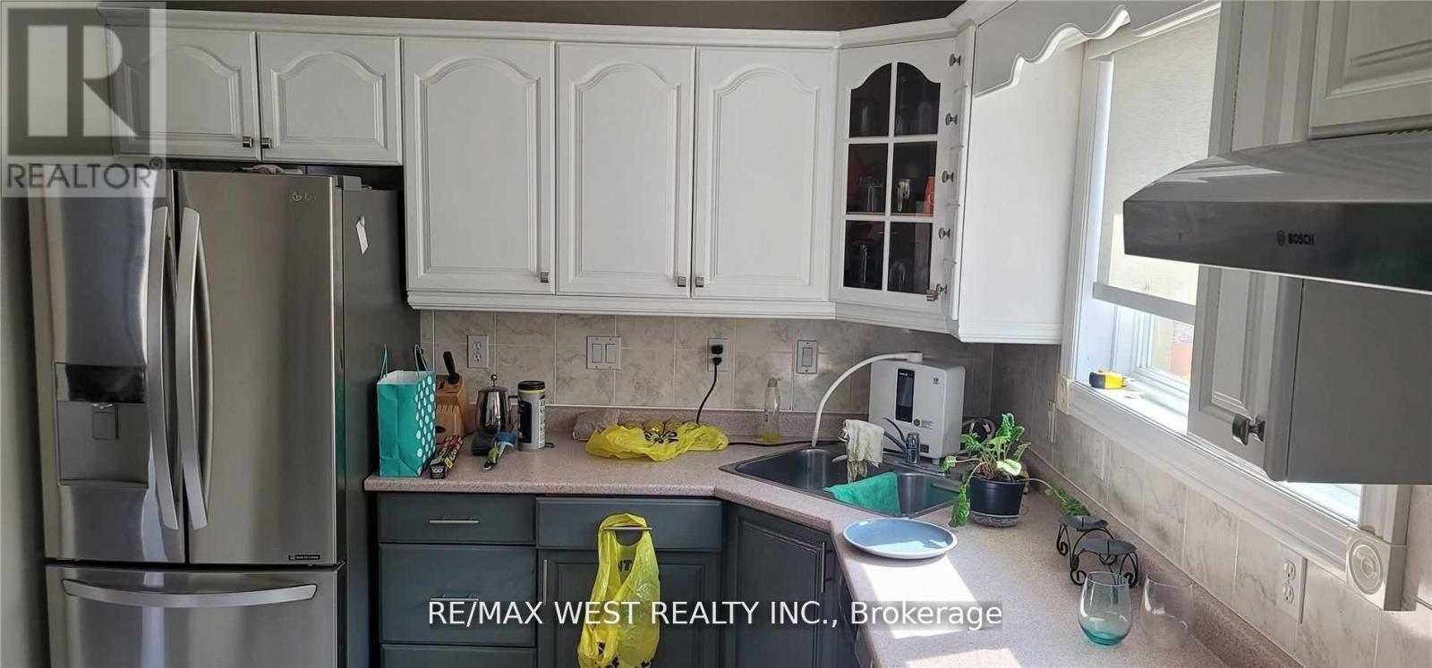 Upper - 51 Monterrey Drive, Toronto, Ontario  M9V 1S9 - Photo 11 - W13560684