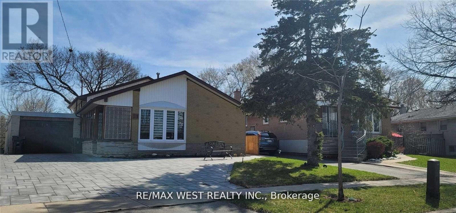 Upper - 51 Monterrey Drive, Toronto, Ontario  M9V 1S9 - Photo 13 - W13560684