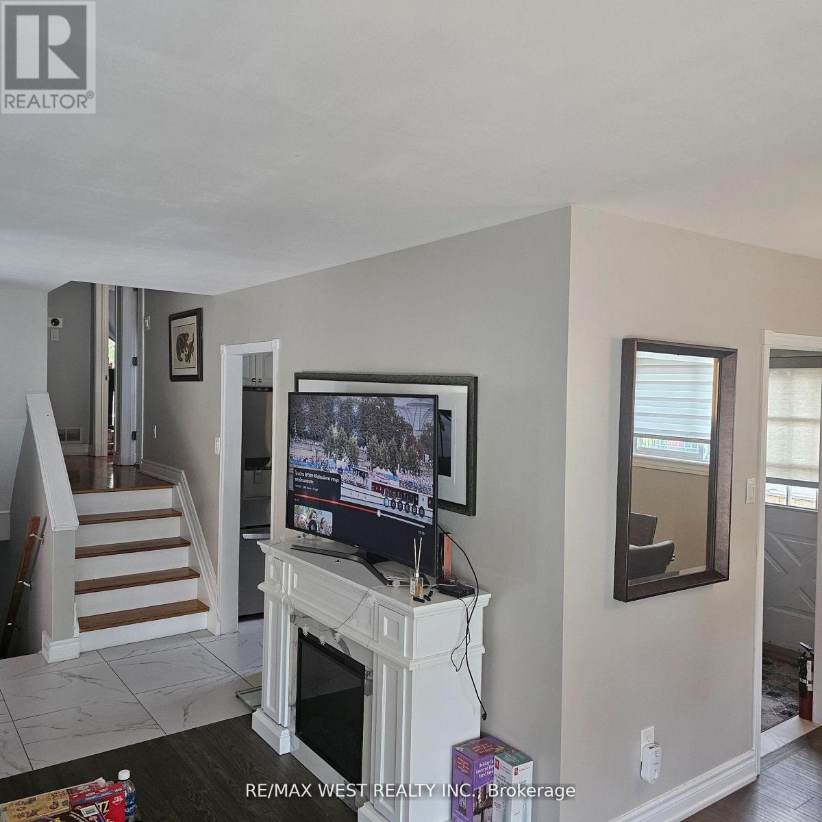 Upper - 51 Monterrey Drive, Toronto, Ontario  M9V 1S9 - Photo 2 - W13560684