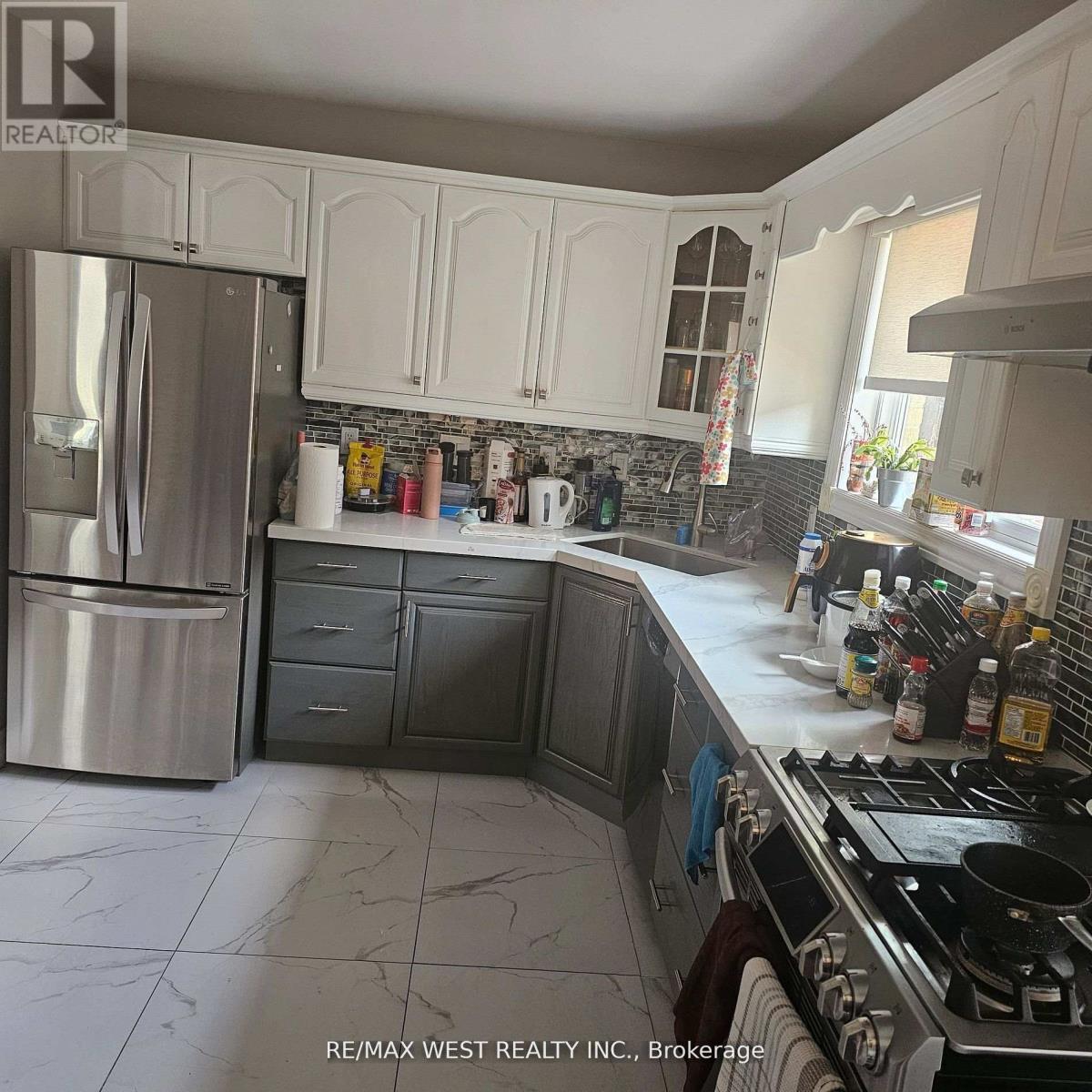 Upper - 51 Monterrey Drive, Toronto, Ontario  M9V 1S9 - Photo 4 - W13560684