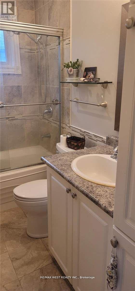 Upper - 51 Monterrey Drive, Toronto, Ontario  M9V 1S9 - Photo 7 - W13560684