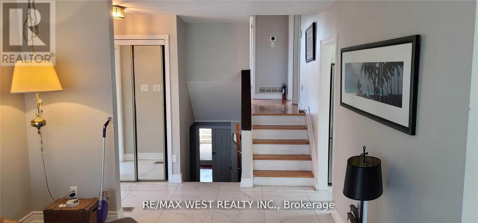 Upper - 51 Monterrey Drive, Toronto, Ontario  M9V 1S9 - Photo 8 - W13560684