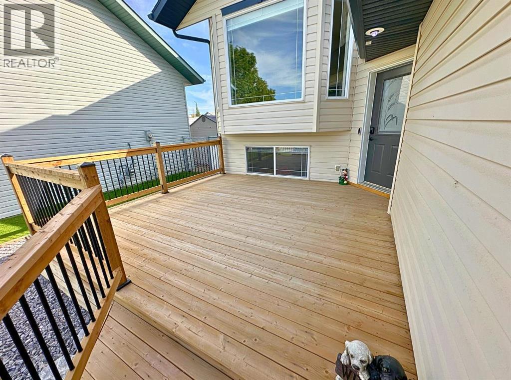 24 Elreg Street, Penhold, Alberta  T0M 1R0 - Photo 2 - A2316275