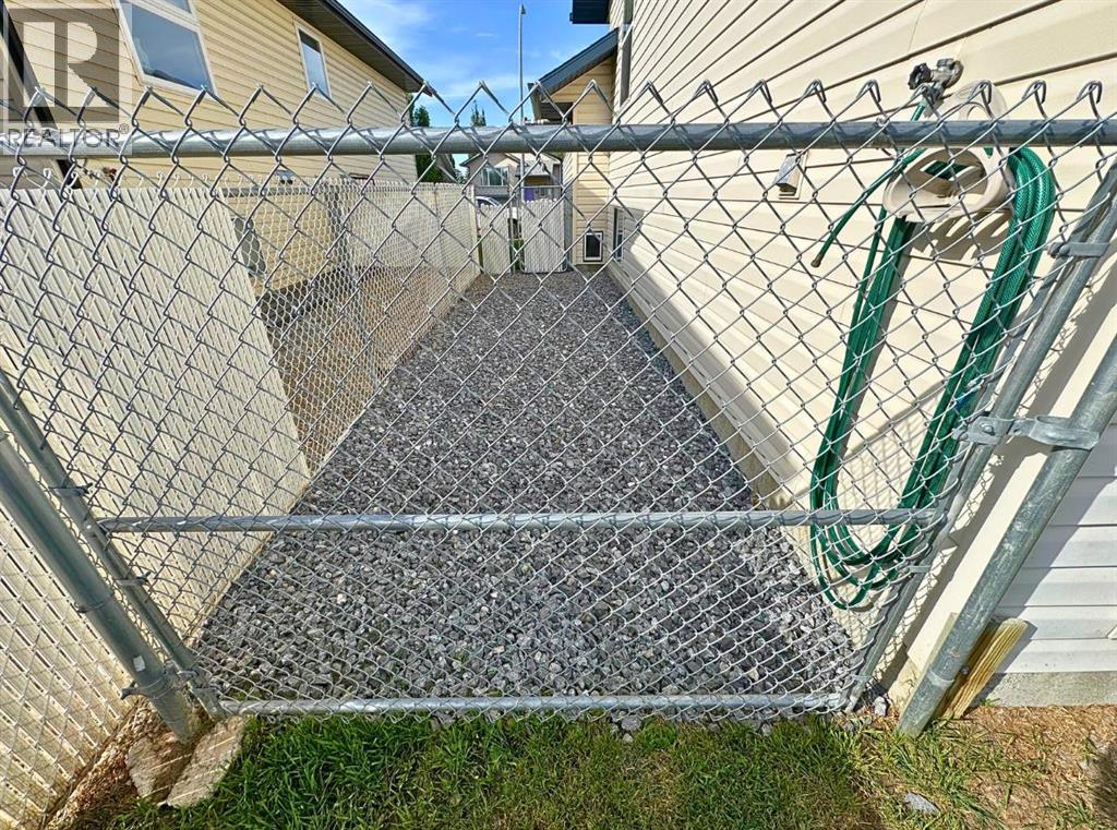 24 Elreg Street, Penhold, Alberta  T0M 1R0 - Photo 29 - A2316275