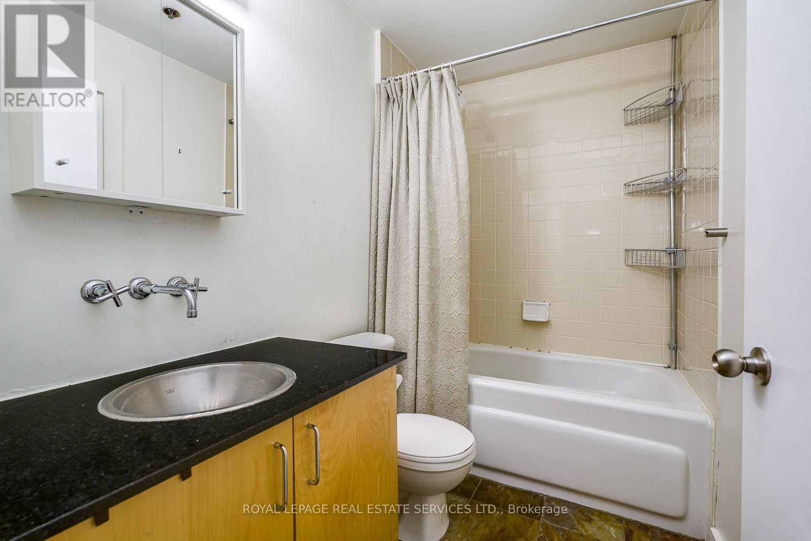 210 - 81a Front Street E, Toronto, Ontario  M5E 1B8 - Photo 15 - C13560786