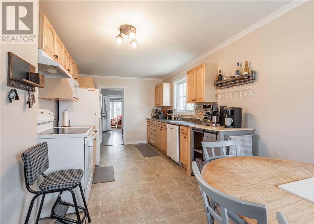 52 Lakeshore Street, Capreol, Ontario  P0M 1H0 - Photo 5 - 2129212