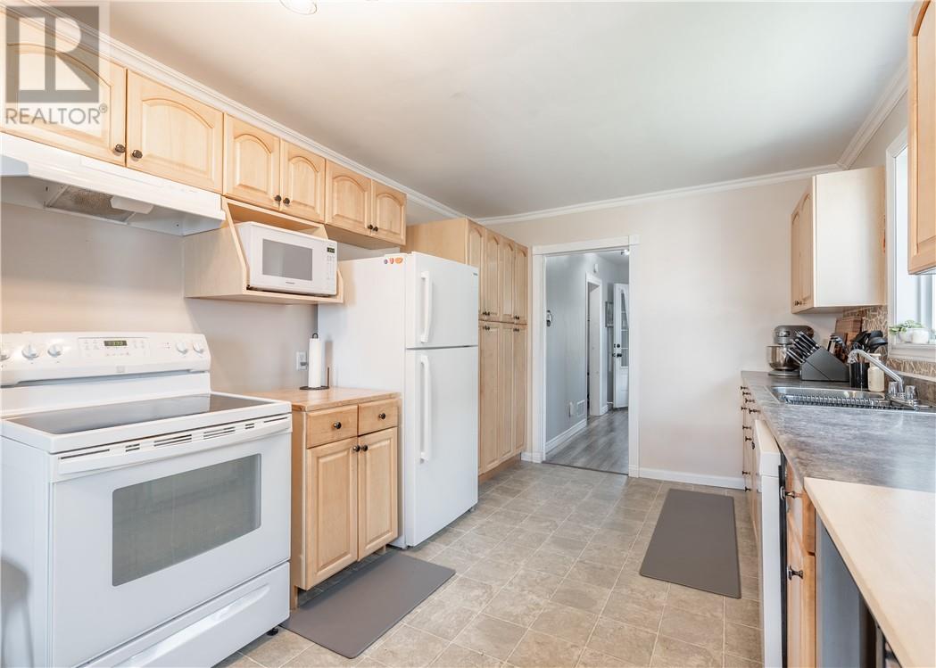 52 Lakeshore Street, Capreol, Ontario  P0M 1H0 - Photo 6 - 2129212