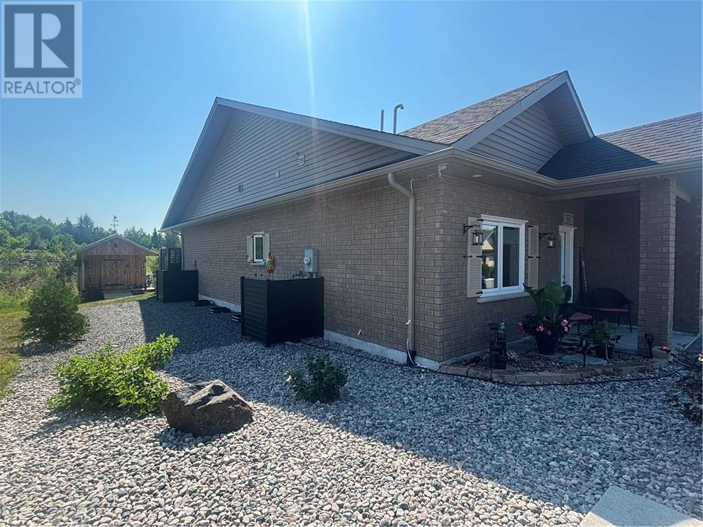 2512 Parkview Drive Unit# E16, Azilda, Ontario  P0M 1B0 - Photo 2 - 2129169