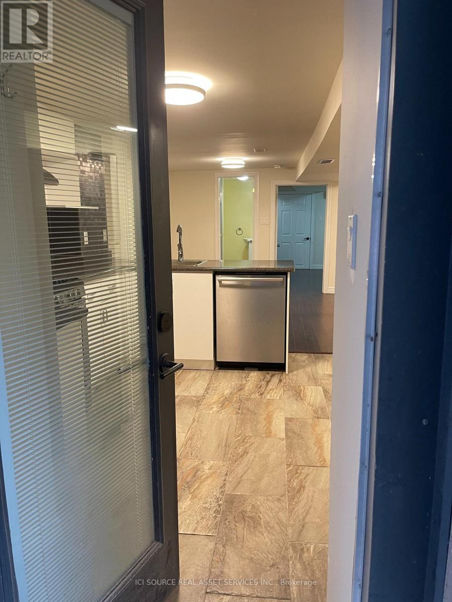 Lower - 287 Palmerston Avenue, Toronto, Ontario  M6J 2J3 - Photo 5 - C13536188