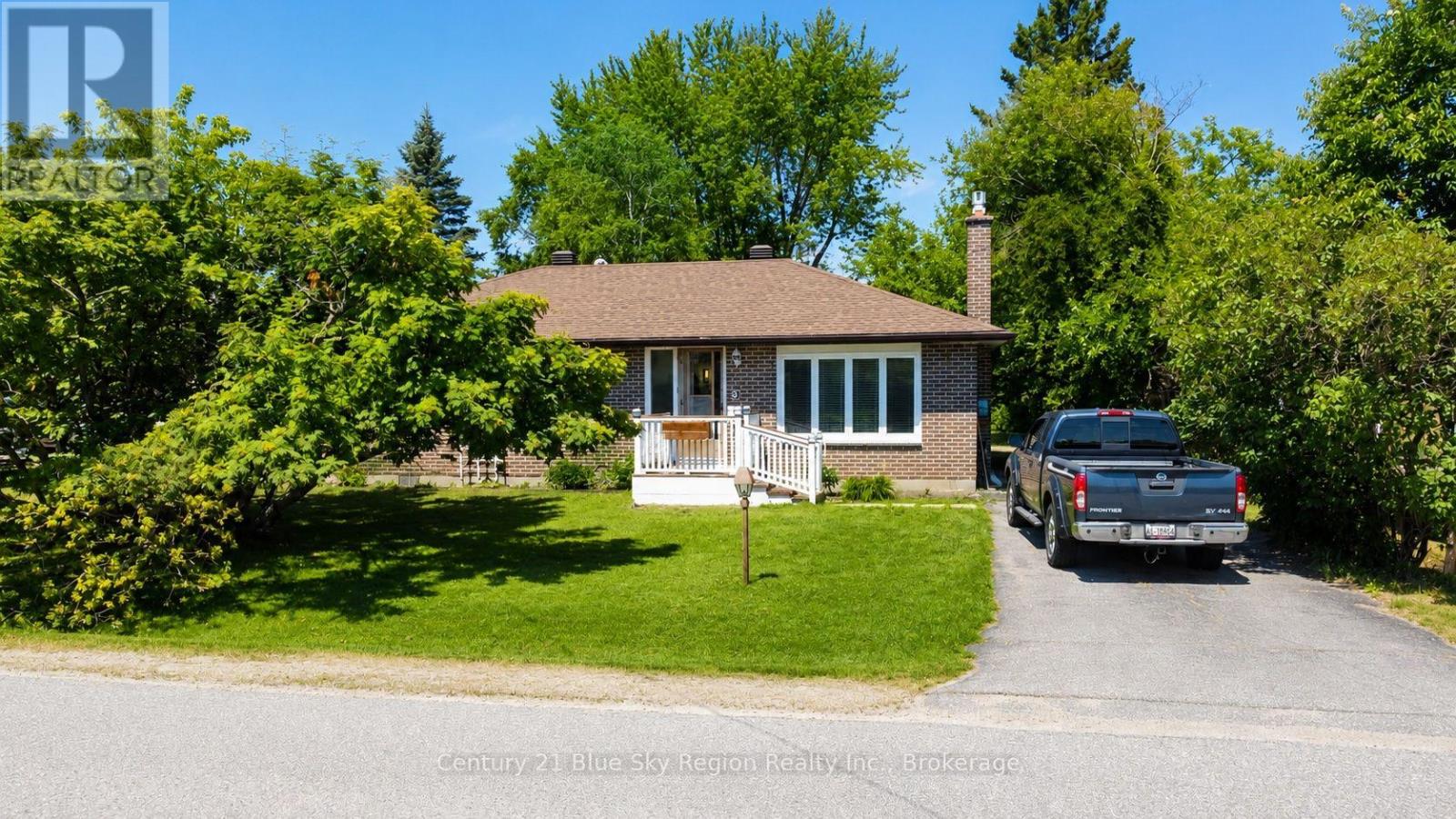 3 SUPERIOR CRESCENT, North Bay (Ferris)