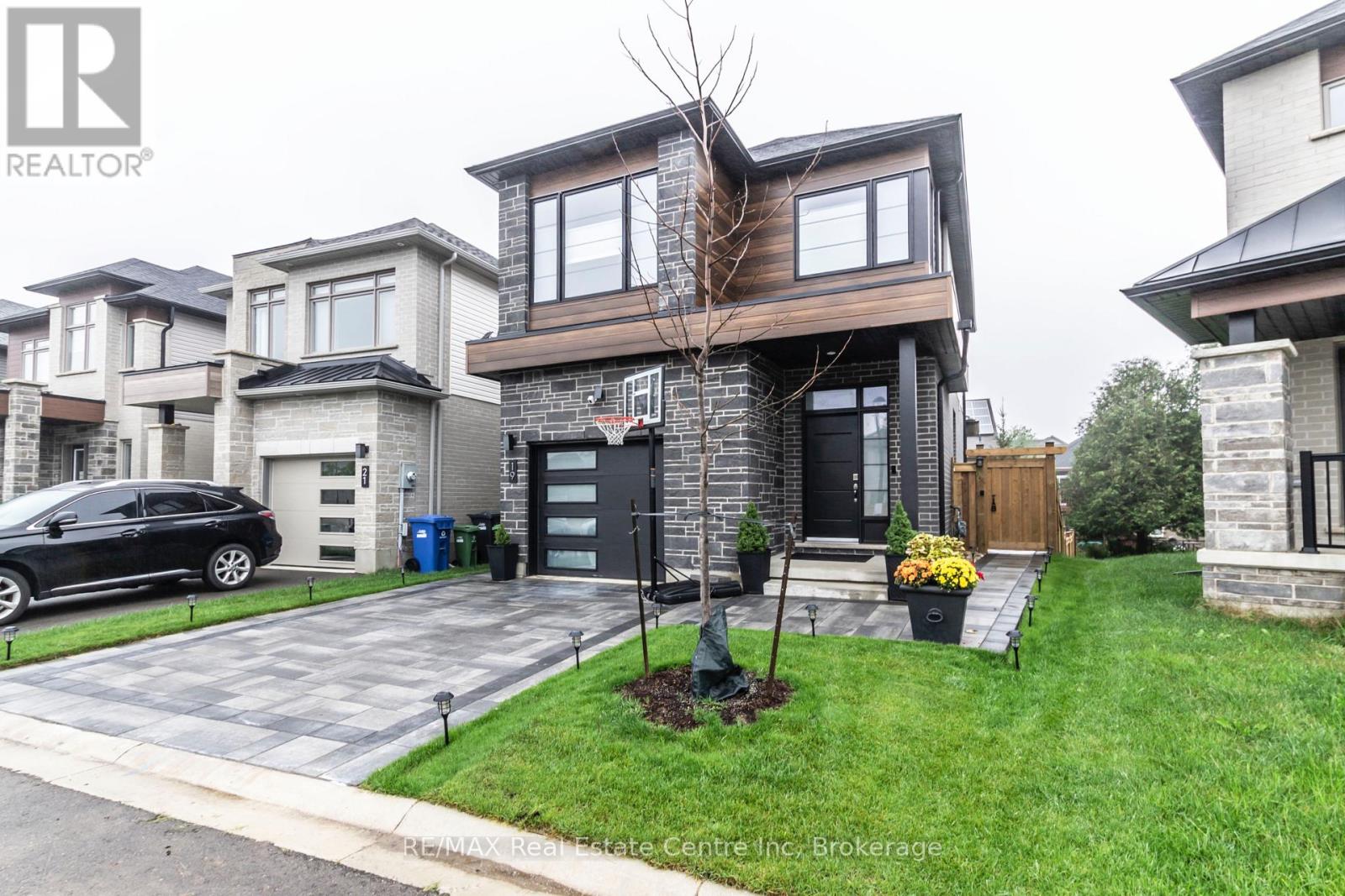 19 Ferris Circle Lane, Guelph (Clairfields/hanlon Business Park), Ontario  N1G 4X2 - Photo 2 - X13561162