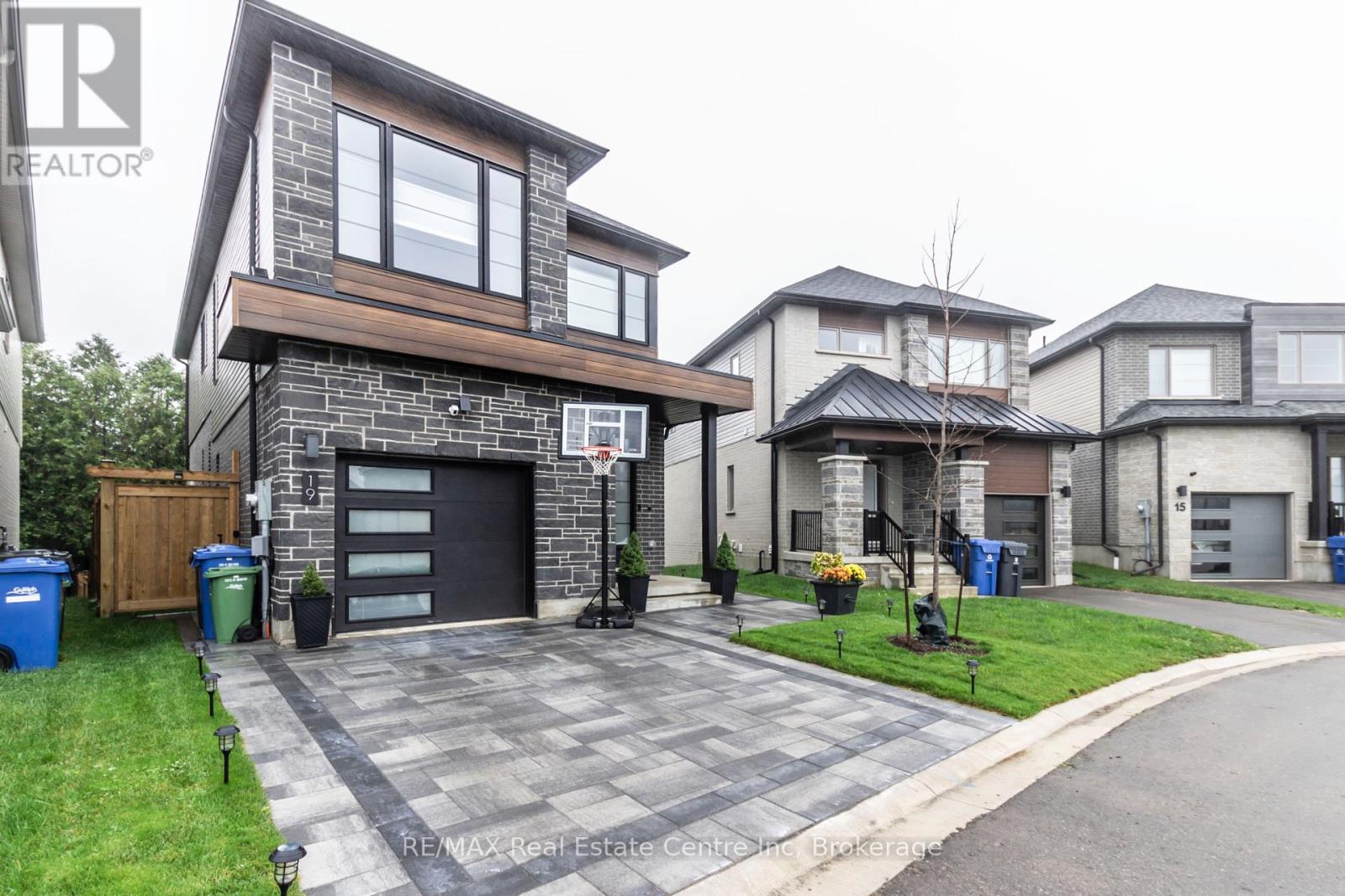 19 Ferris Circle Lane, Guelph (Clairfields/hanlon Business Park), Ontario  N1G 4X2 - Photo 3 - X13561162