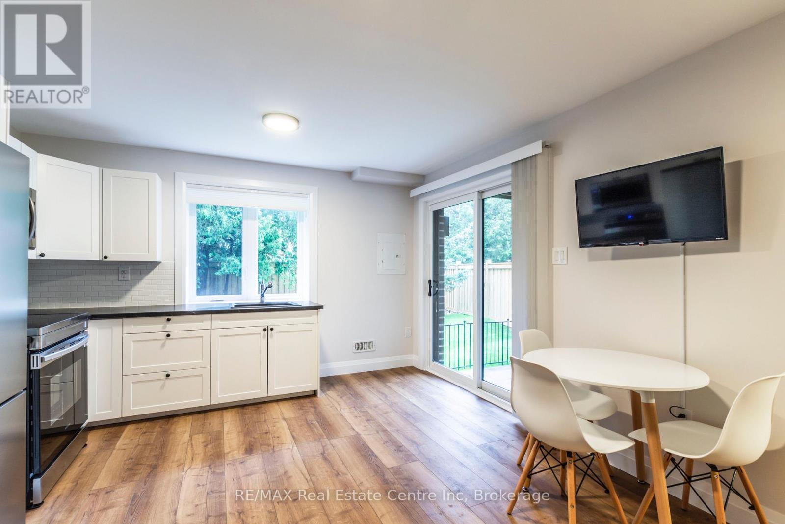 19 Ferris Circle Lane, Guelph (Clairfields/hanlon Business Park), Ontario  N1G 4X2 - Photo 7 - X13561162