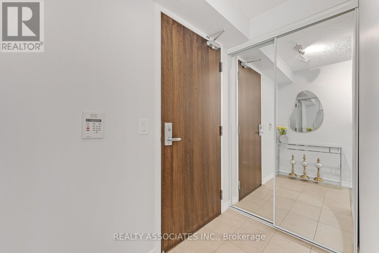 2710 - 19 Grand Trunk Crescent, Toronto, Ontario  M5J 3A3 - Photo 3 - C13560982