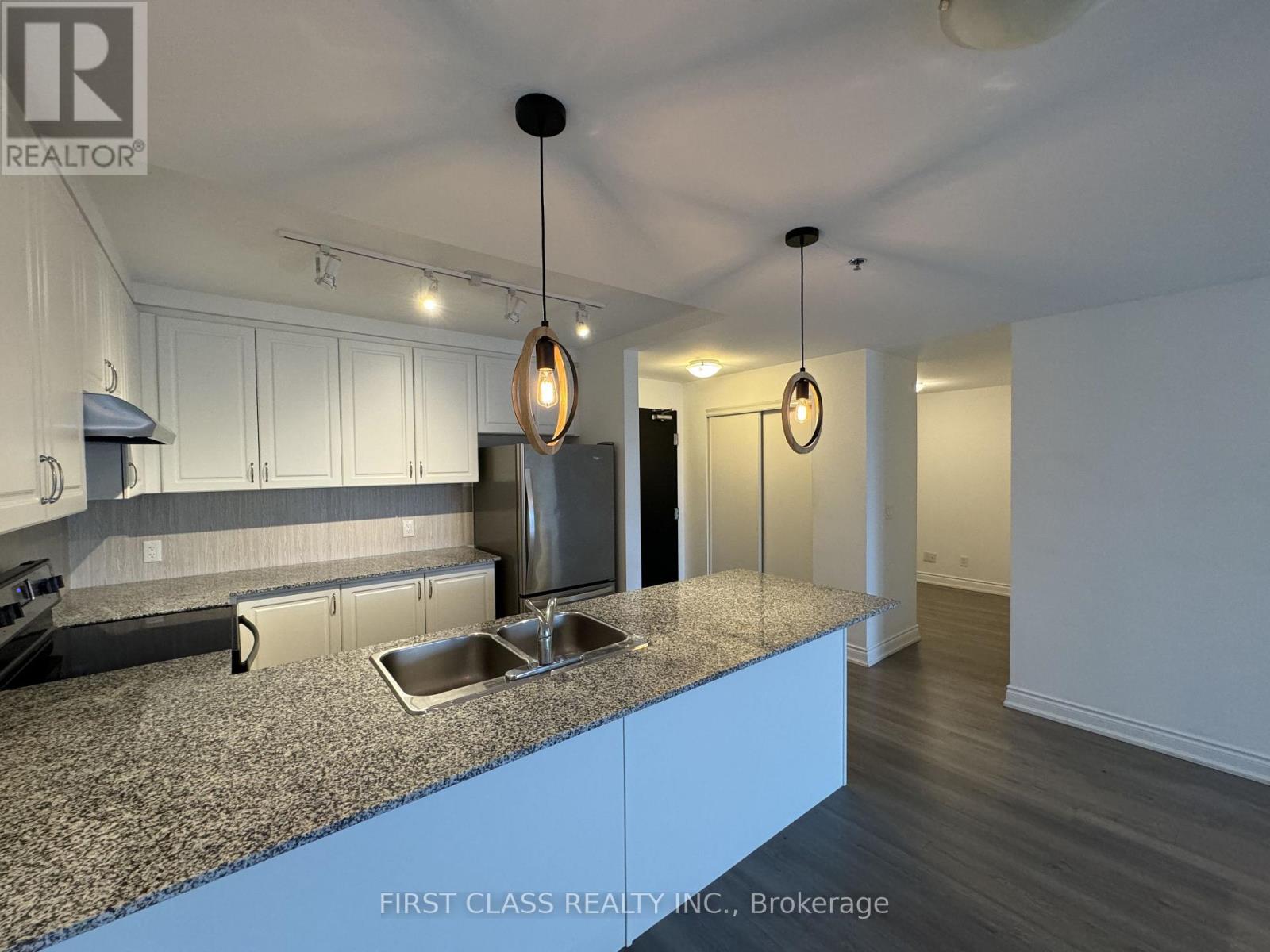 21 Brookhouse Drive, Clarington, Ontario  L1B 0V4 - Photo 6 - E13561092
